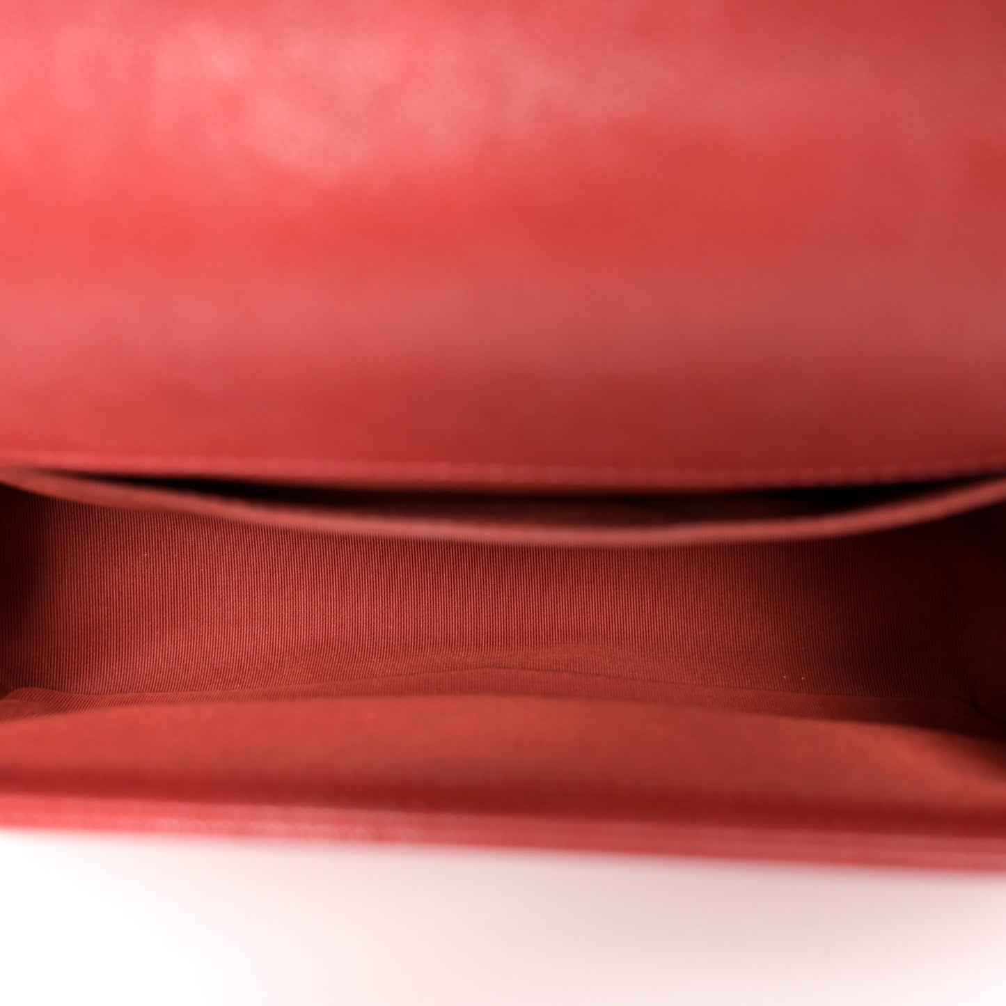 Caviar Quilted Medium Boy Flap Red