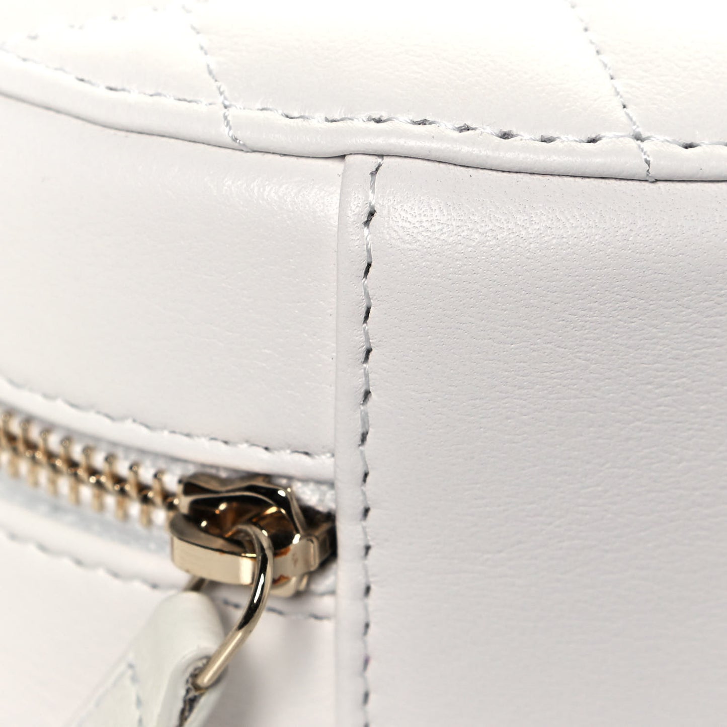 Calfskin Quilted About Pearls Round Clutch With Chain White