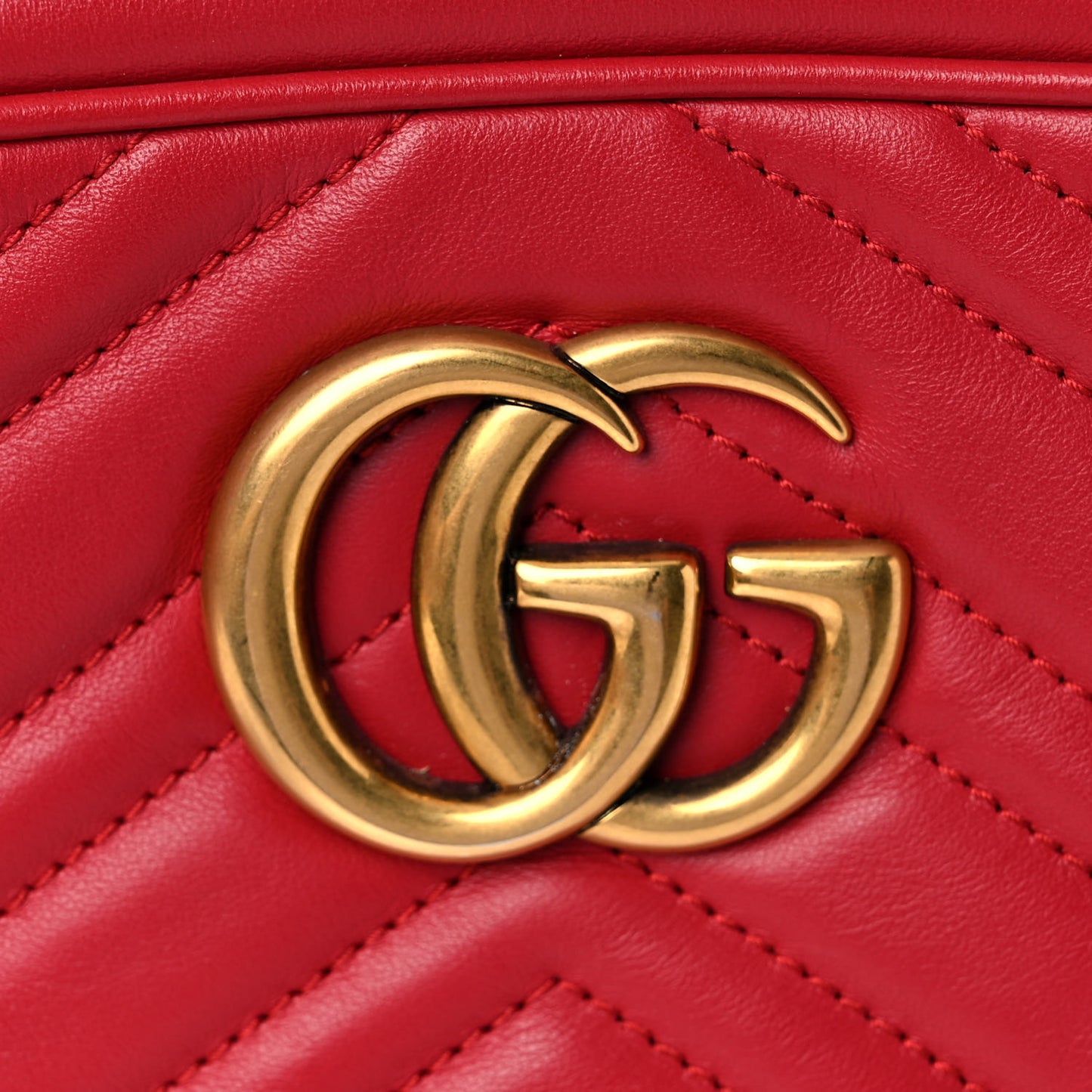 Calfskin Matelasse Small GG Marmont Chain Shoulder Bag Hibiscus Red