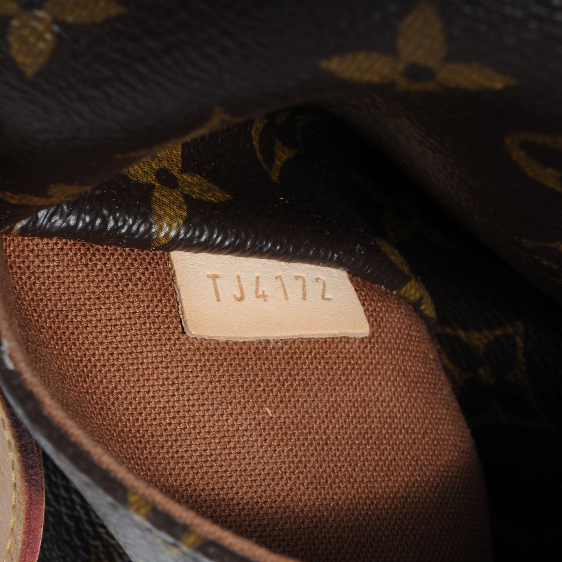 Louis Vuitton Monogram Totally MM 7 of 8