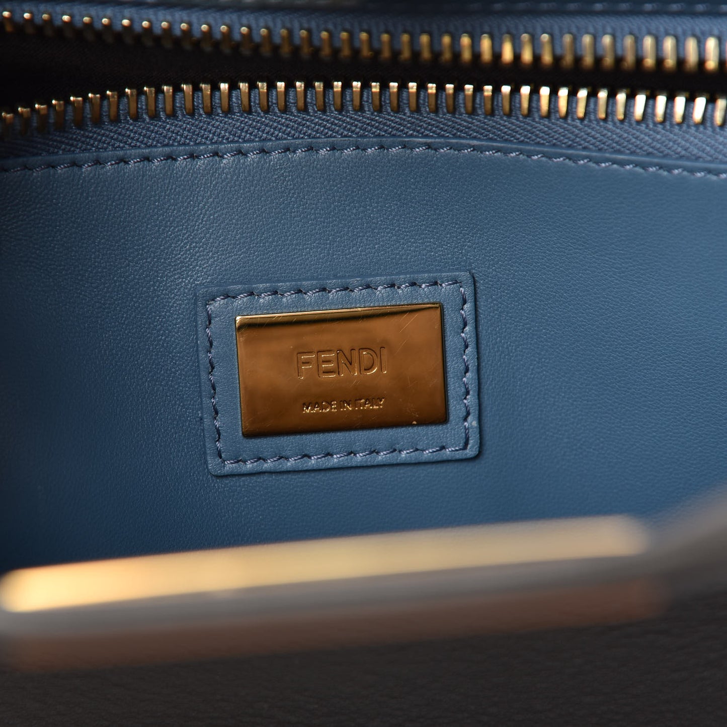 Vitello Seta Shiny Nappa Medium Peekaboo Iconic Satchel Carbone Blue