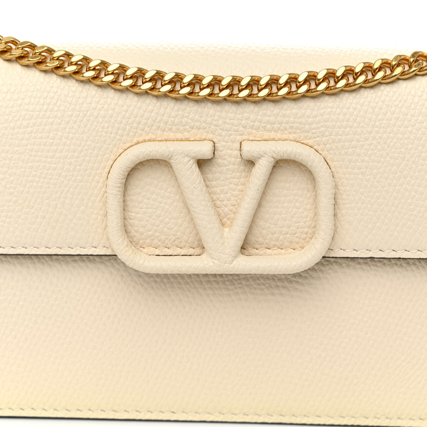 Grainy Calfskin Vlogo Wallet On Chain Ivory