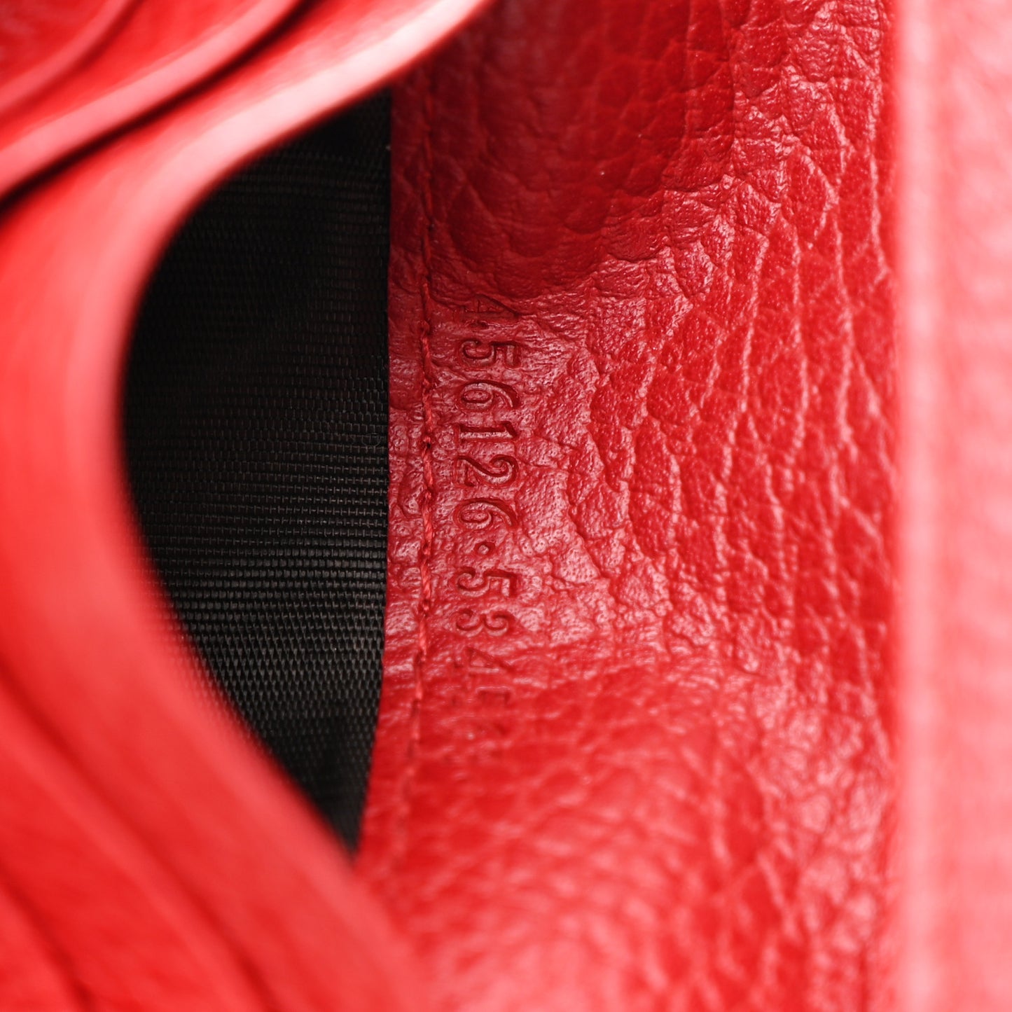 Pebbled Calfskin GG Marmont Card Case Hibiscus Red