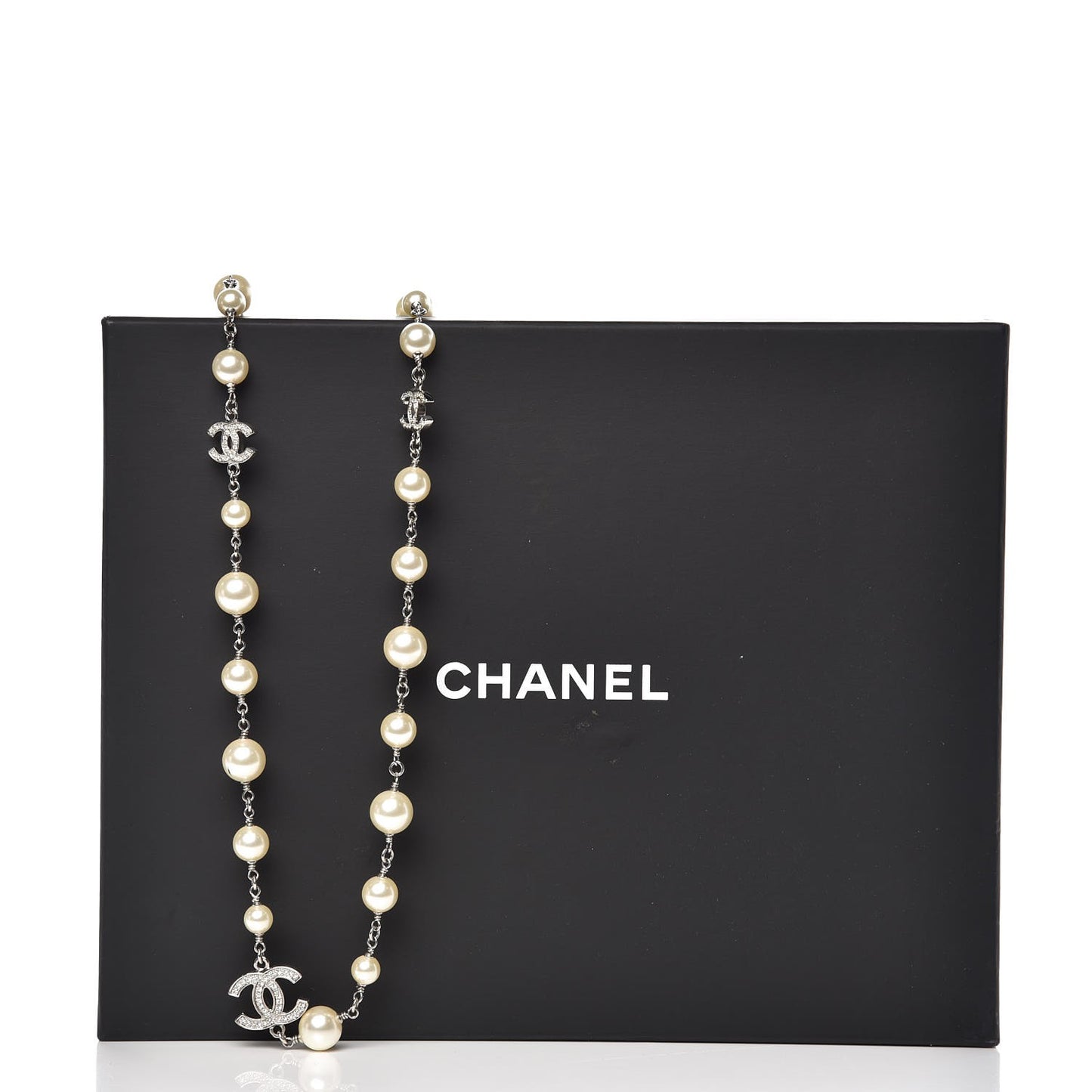 Pearl Crystal CC Necklace Silver Pearly White