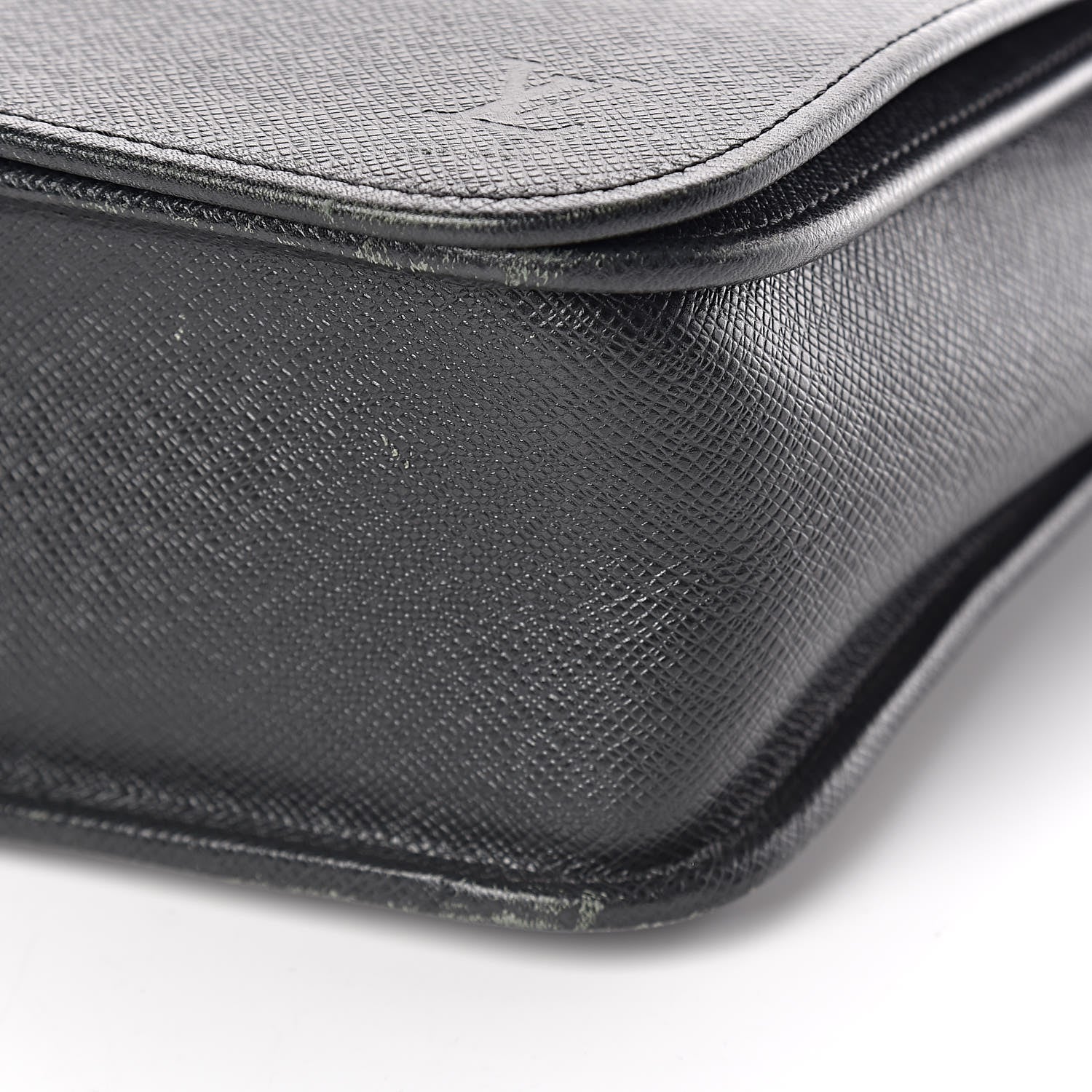 Louis Vuitton Taiga Andrei Ardoise 6 of 13