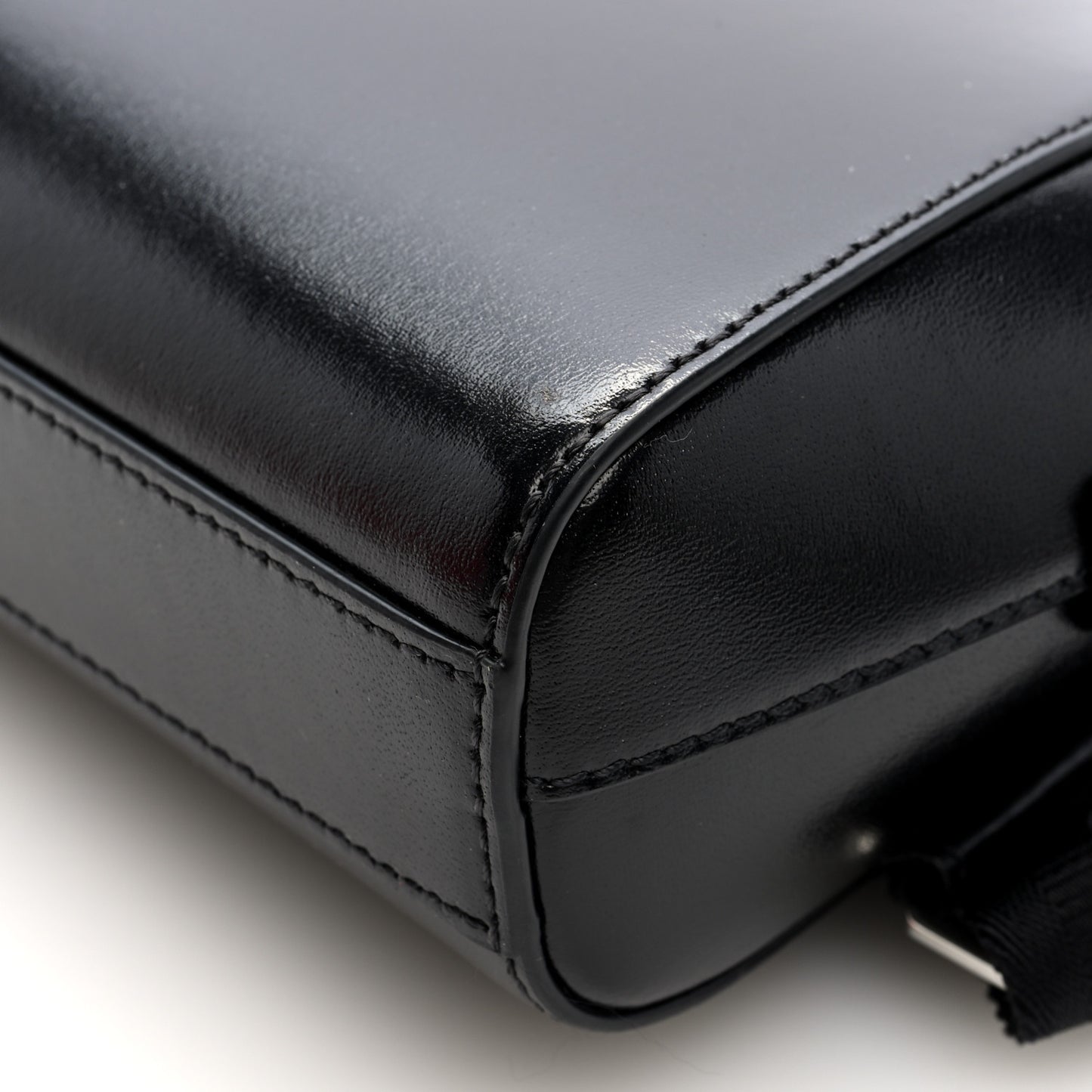 Box Calfskin Antigona U Crossbody Bag Black