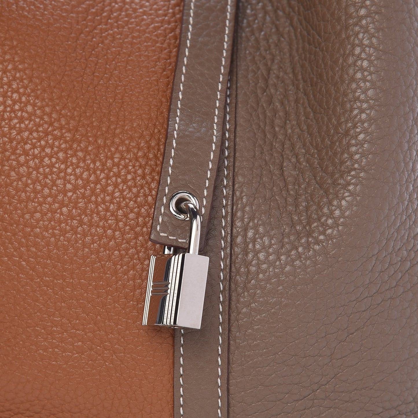 Taurillon Clemence Casaque Picotin Lock 22 MM Etoupe Gold