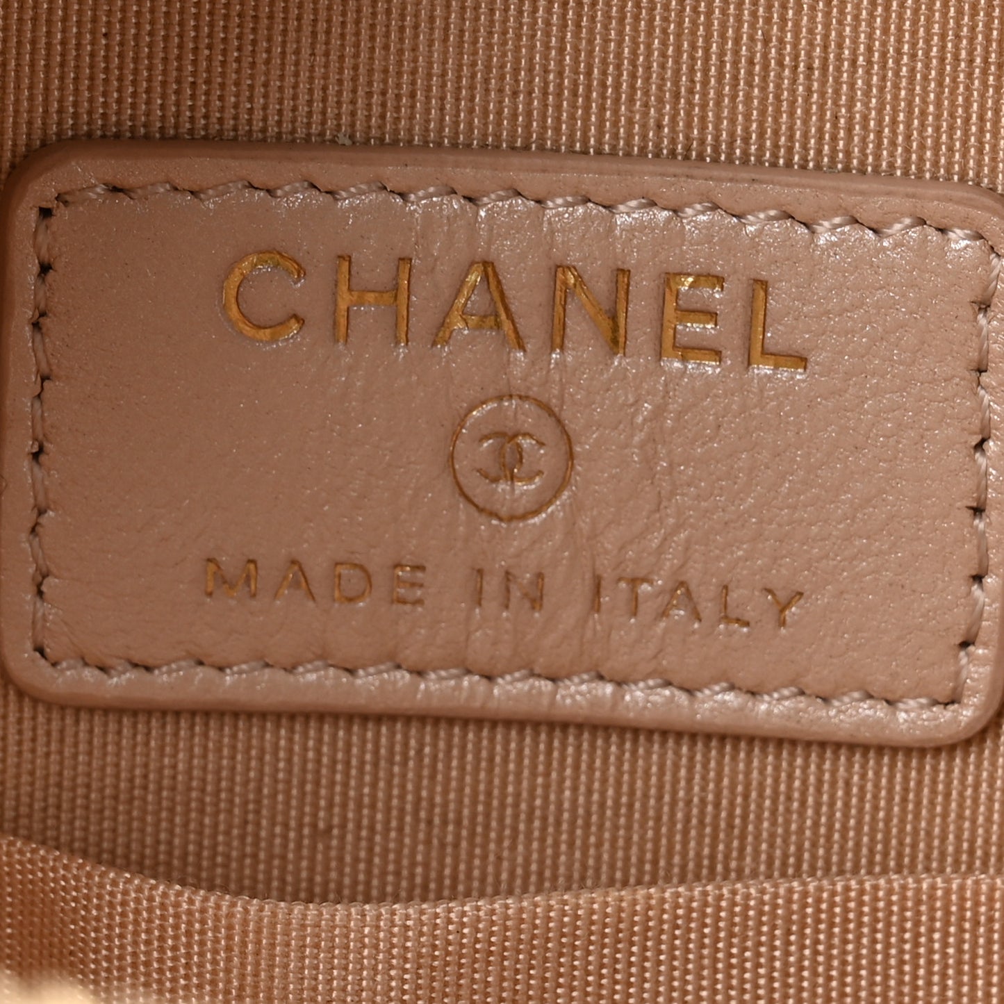 Iridescent Lambskin Quilted Pearl Round Clutch With Chain Light Beige