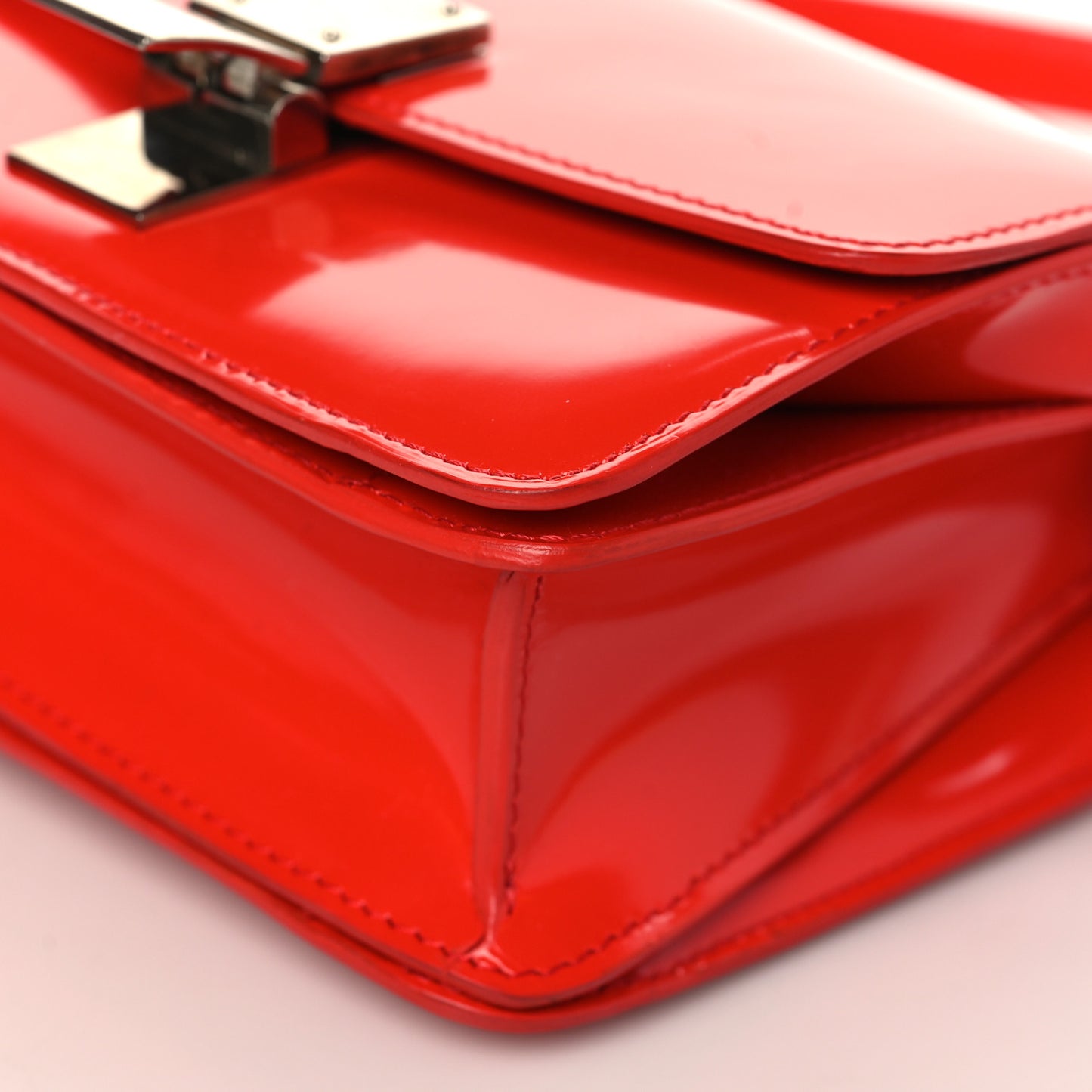 Spazzolato Calfskin Classic Box Medium Flap Vermillion