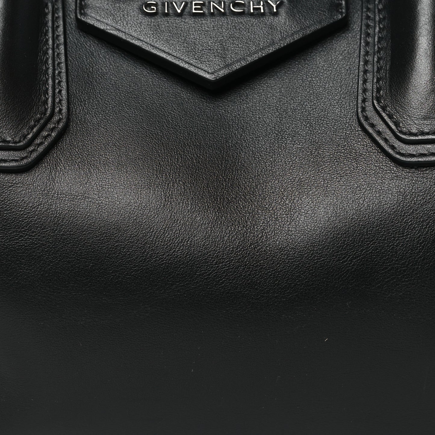 Smooth Calfskin Small Soft Antigona Black