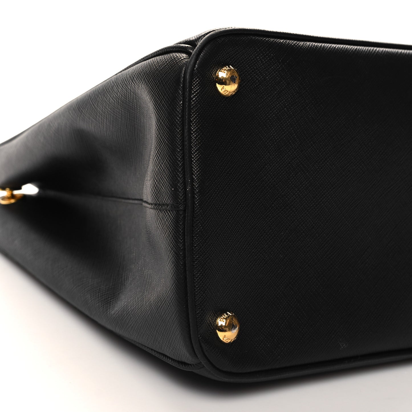 Saffiano Medium Galleria Double Zip Tote Black