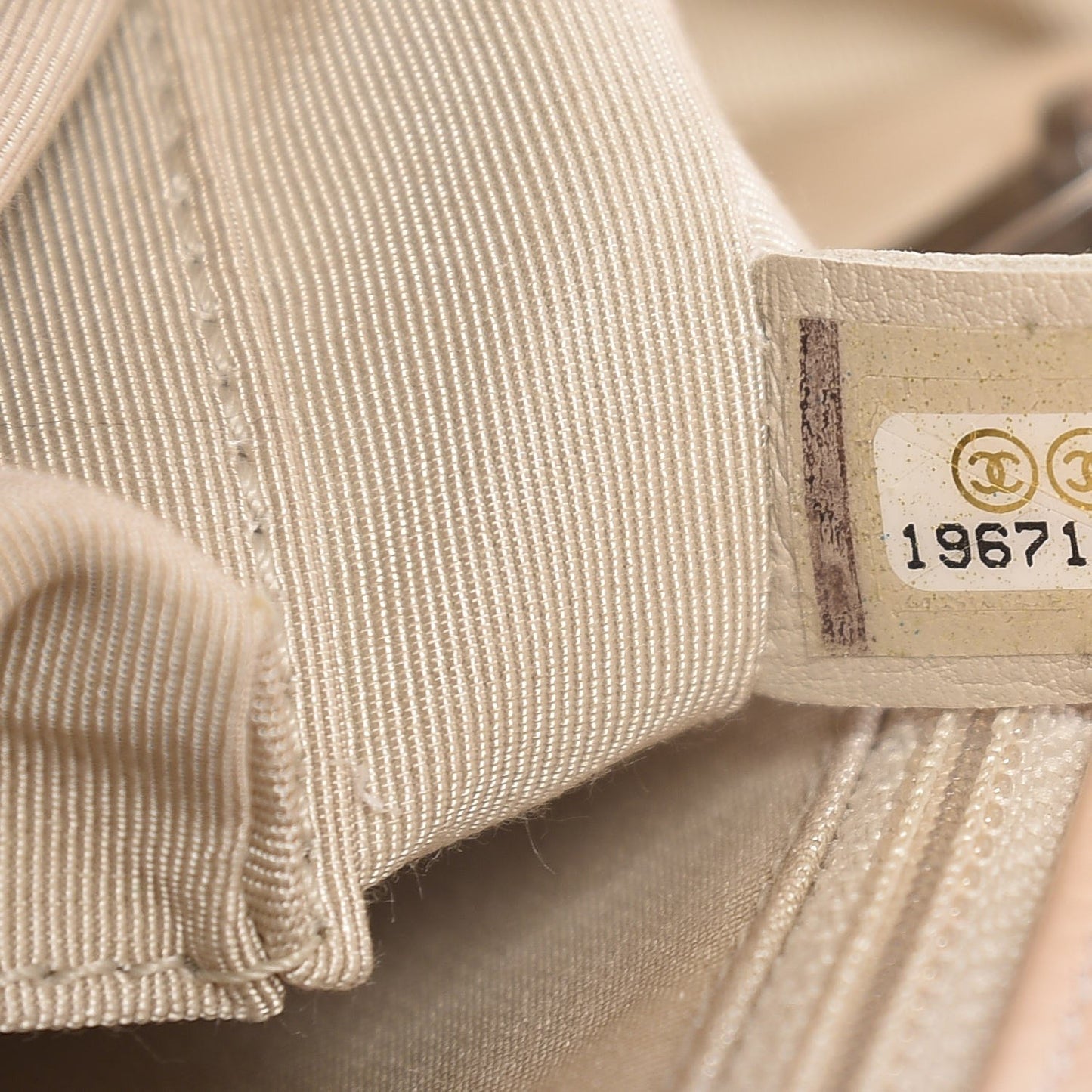 Patent Goatskin Quilted New Medium Boy Flap Beige Clair