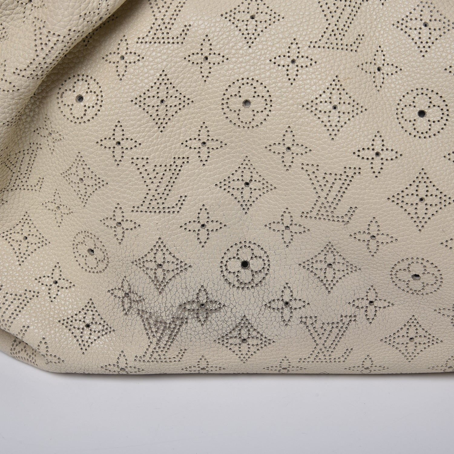 Louis Vuitton Mahina XL Ivory 14 of 17