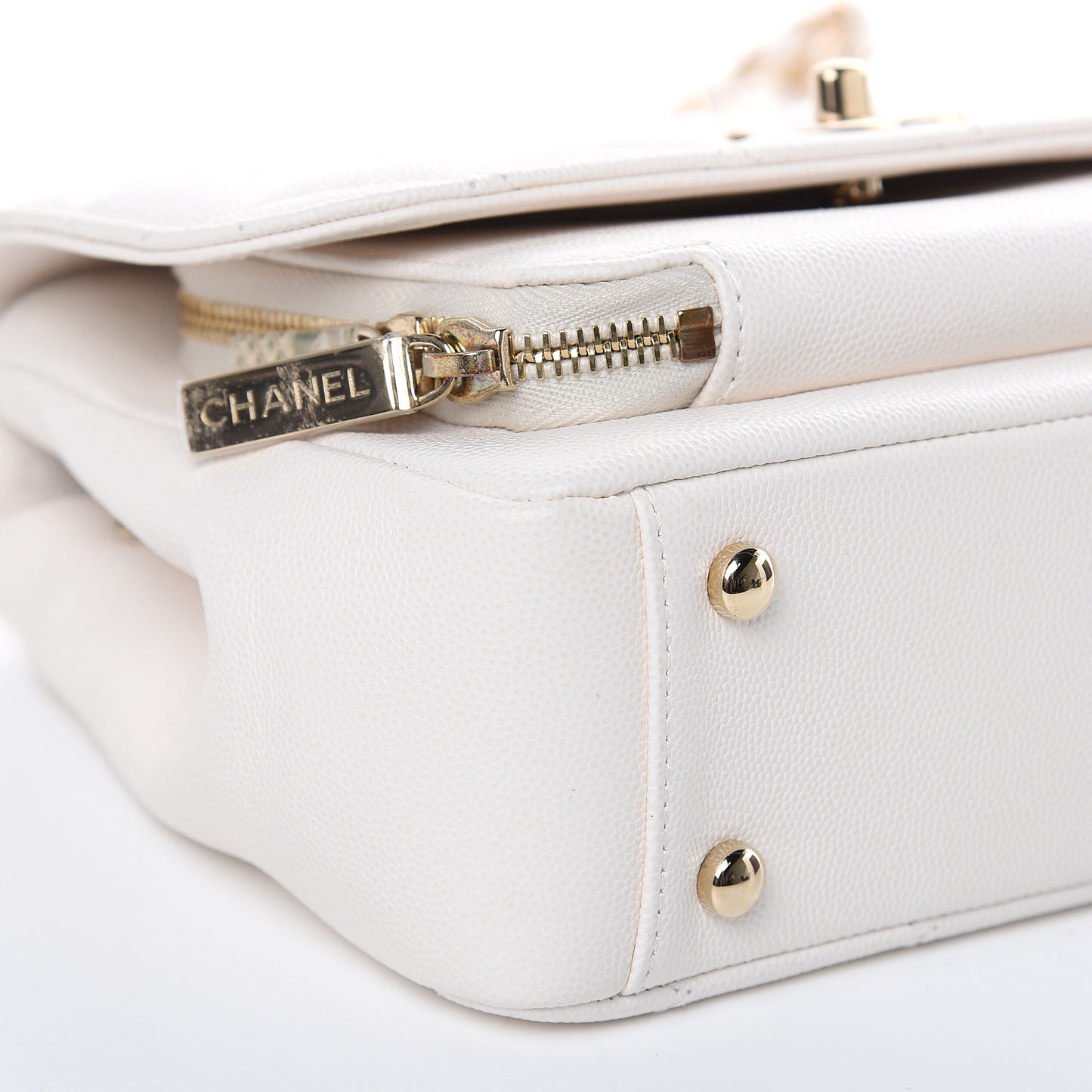 Caviar Quilted Medium Business Affinity Flap White