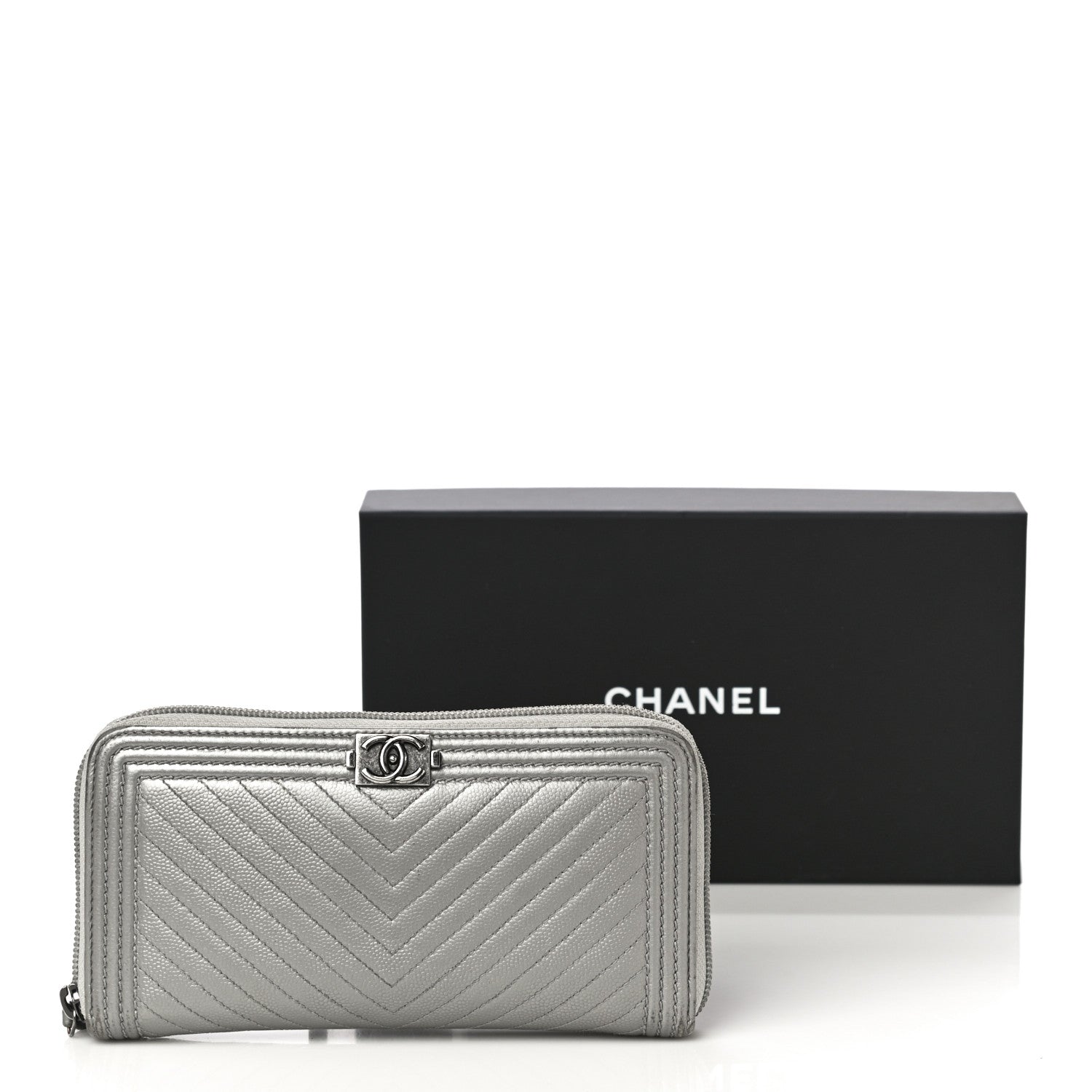 Chanel Metallic Caviar Chevron Quilted Boy Small Zip Around Wallet Silver 17 of 17