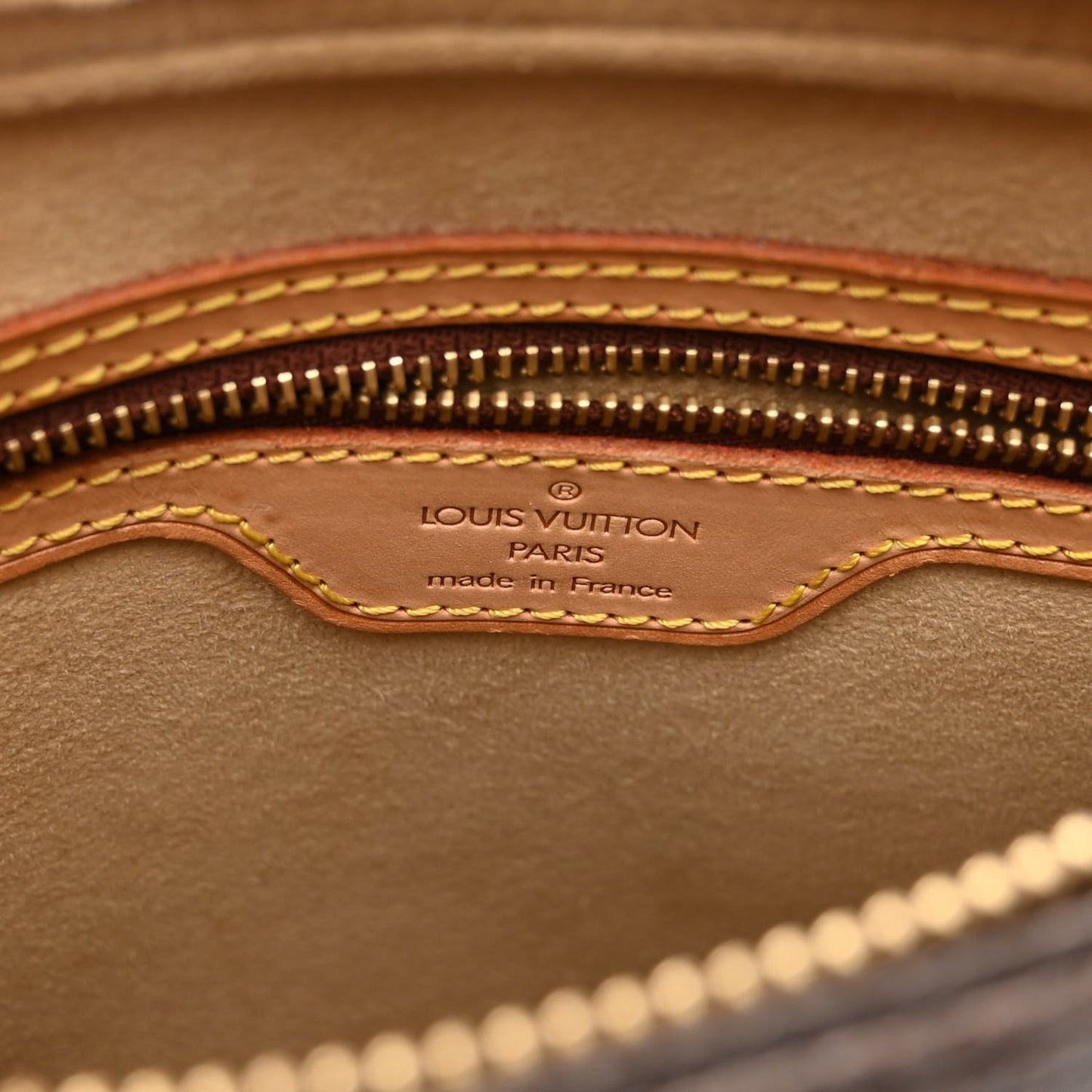 LOUIS VUITTON Monogram Looping MM