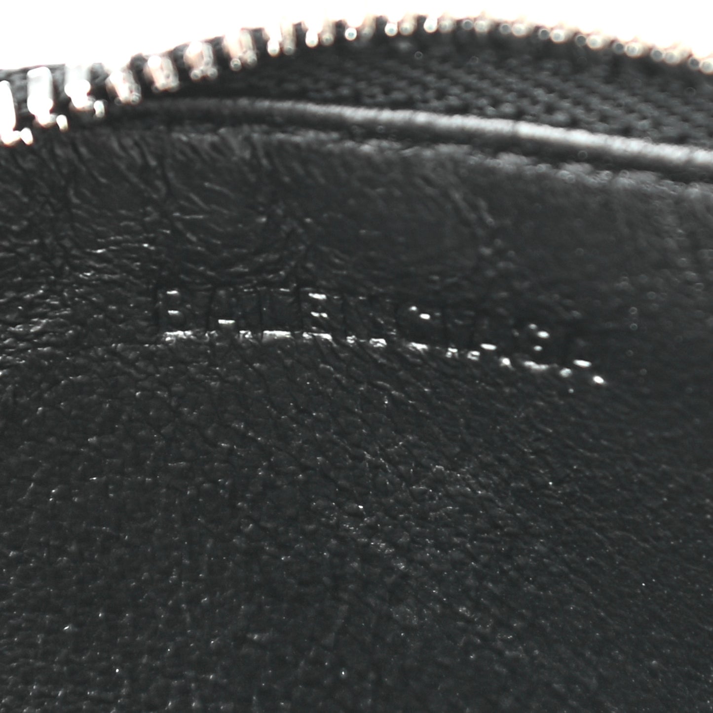 Grained Calfskin Logo Cash Coin Card Holder On Keychain Black White