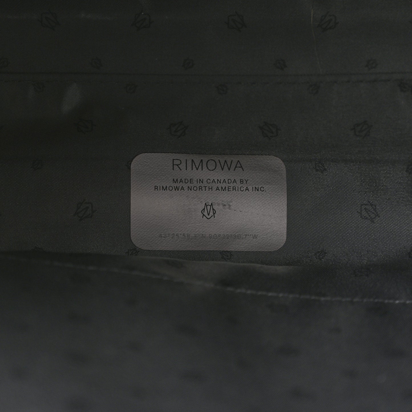 Matte Polycarbonate Essential Sleeve Compact Black