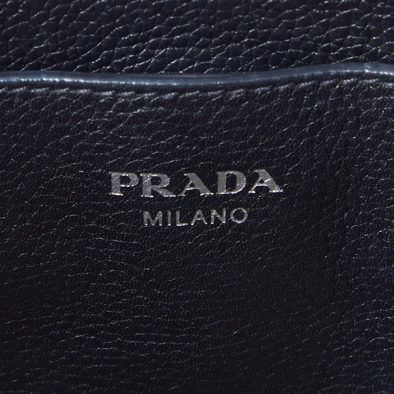 Vitello Daino Shoulder Bag Black