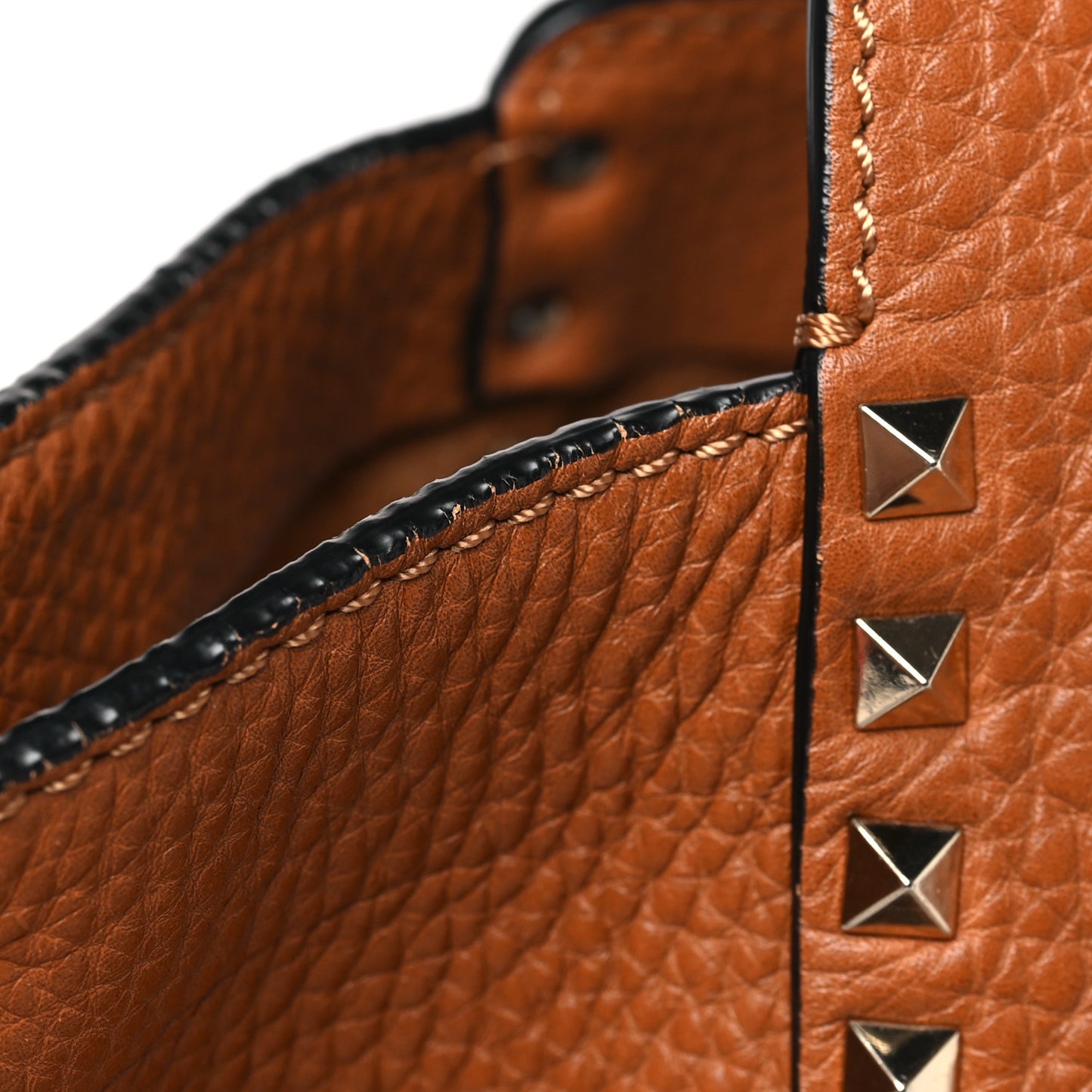 Pebbled Calfskin Medium Rockstud Tote Light Cuir