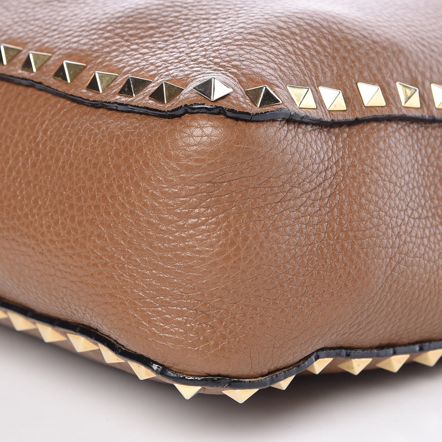 Pebbled Calfskin Small Rockstud Flip-Lock Messenger Bag Light Cuir