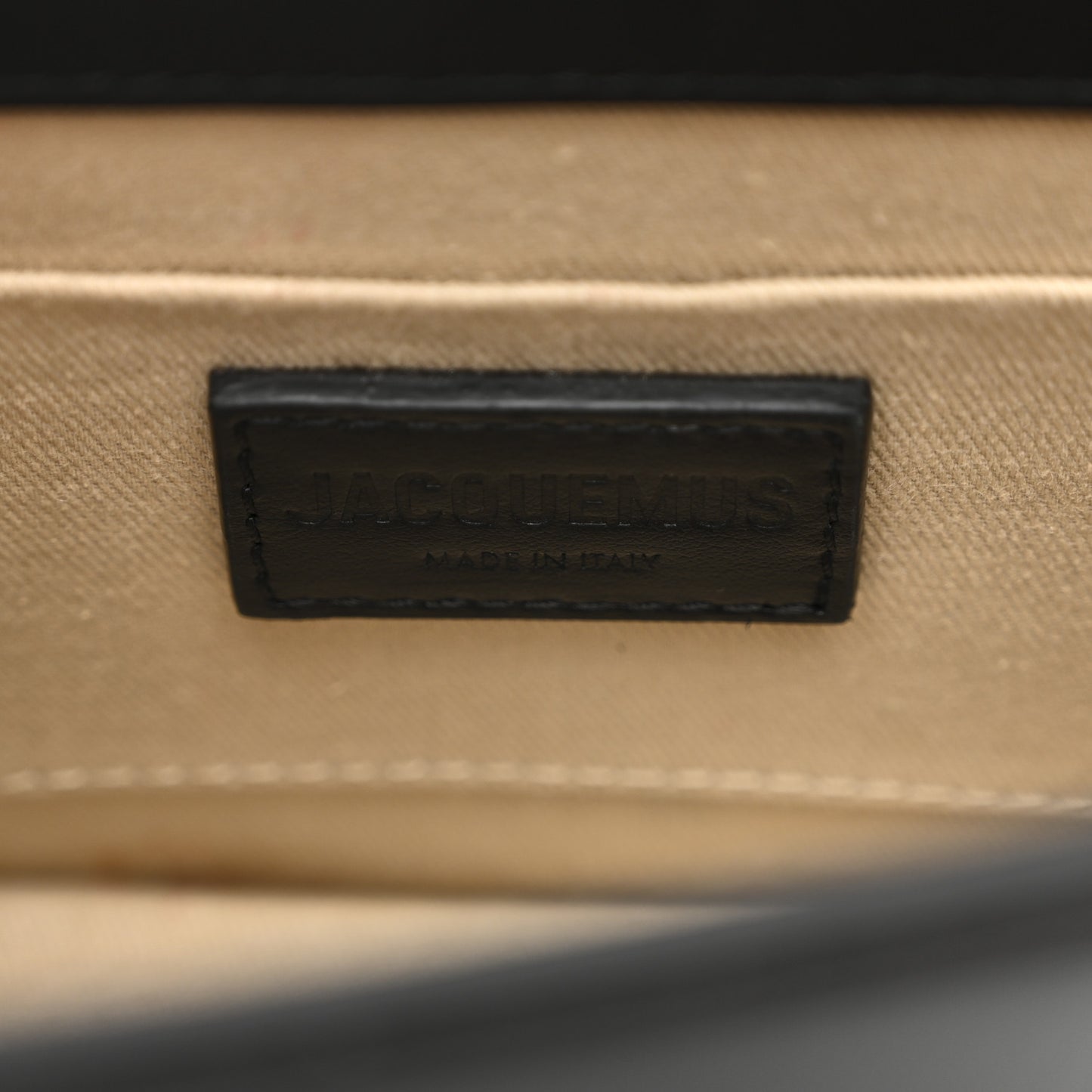 Smooth Calfskin Le Chiquito Moyen Black