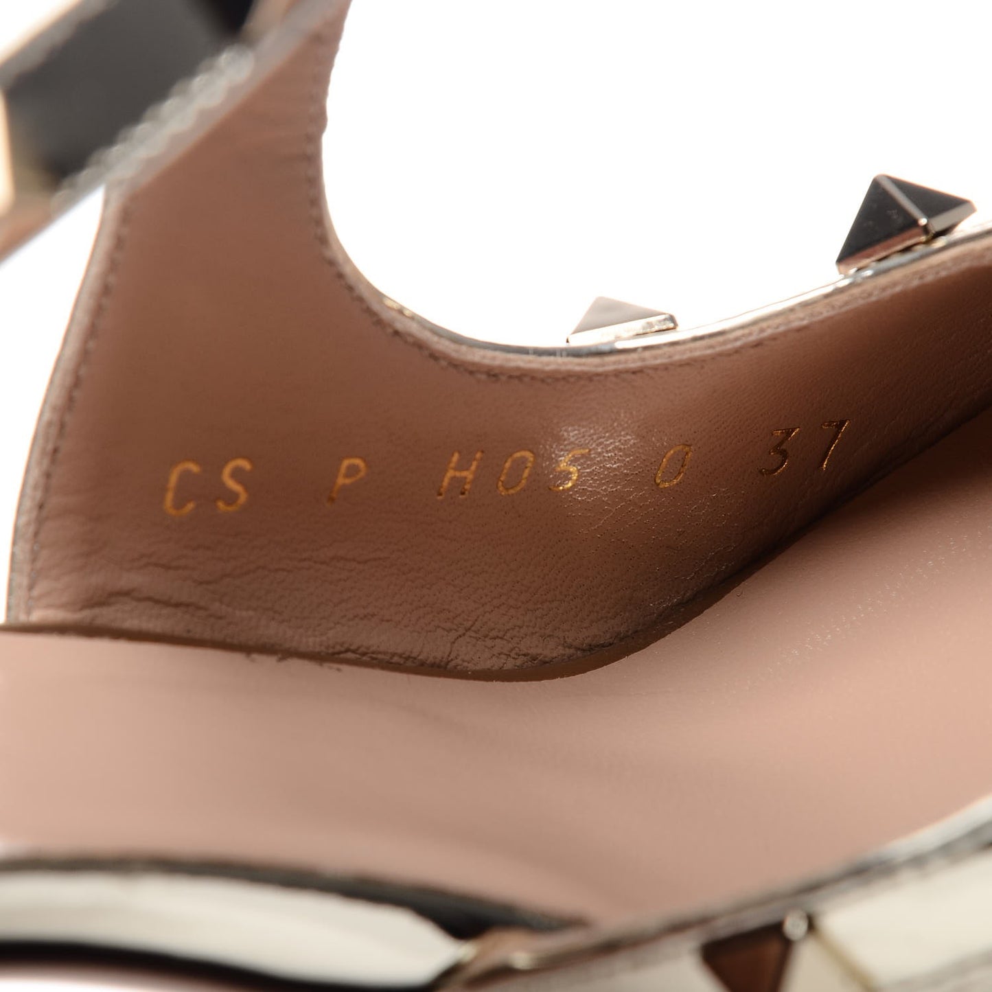 Metallic Pebbled Calfskin Rockstud Asymmetric 100mm Sandals 37 Platino