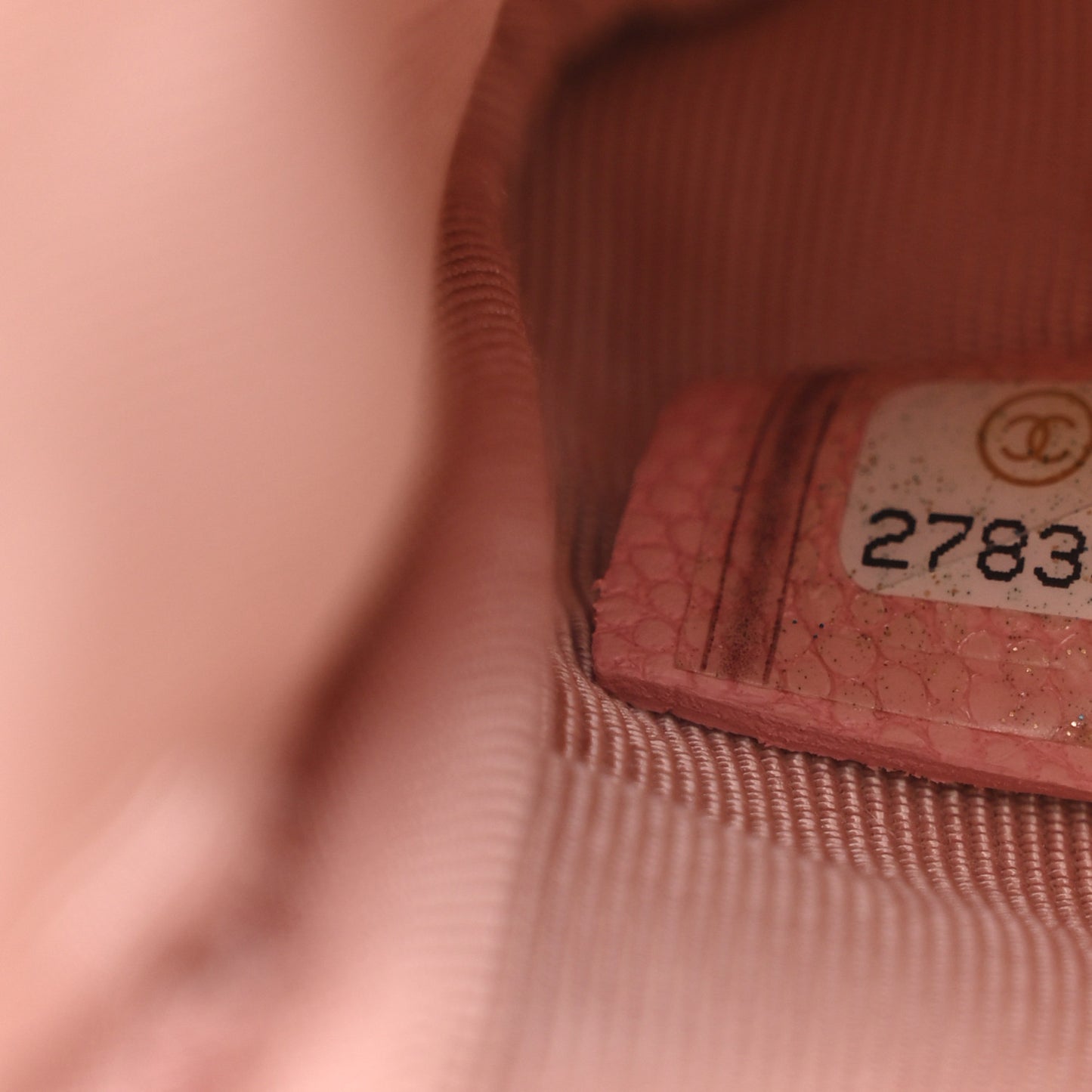 Flat Caviar Chevron Quilted Small Cosmetic Case Pink