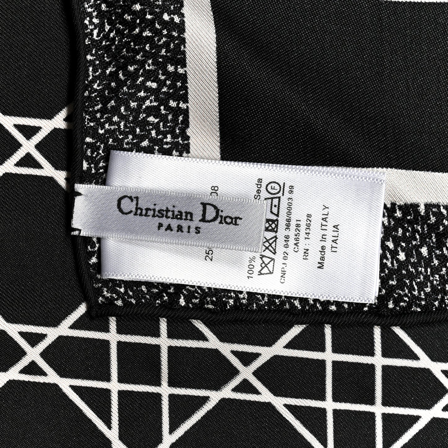 Silk Cannage Square Scarf 90 Black White