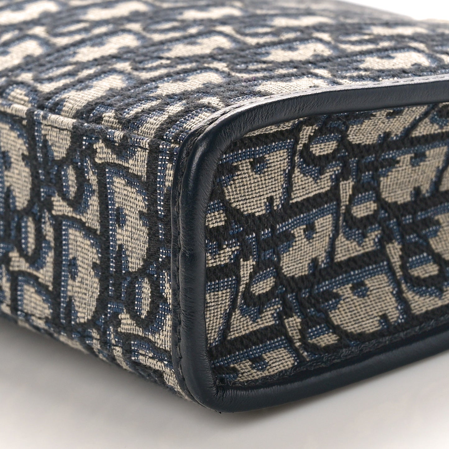 Oblique 30 Montaigne Pouch Blue