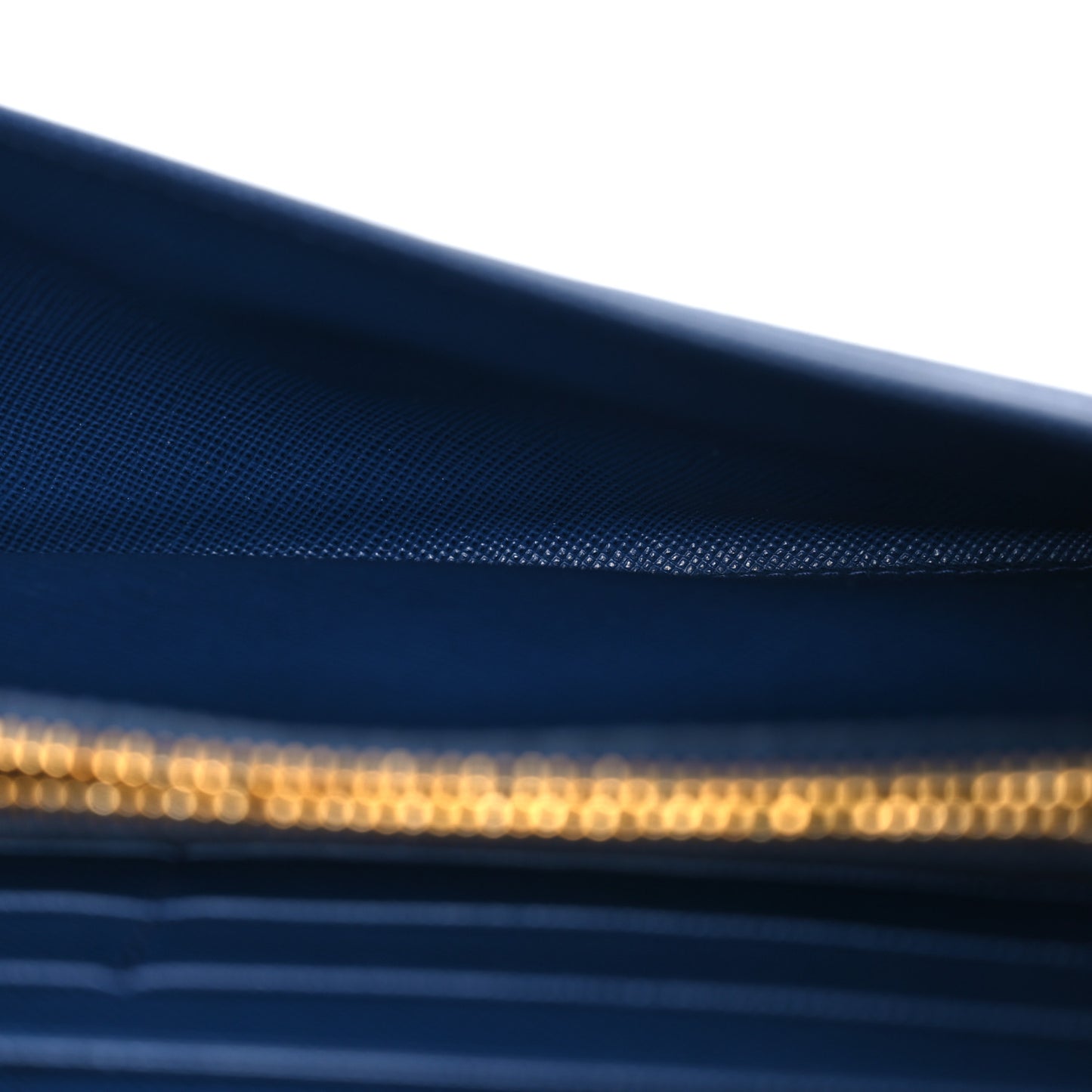 Saffiano Metal Oro Chain Wallet Bleuette