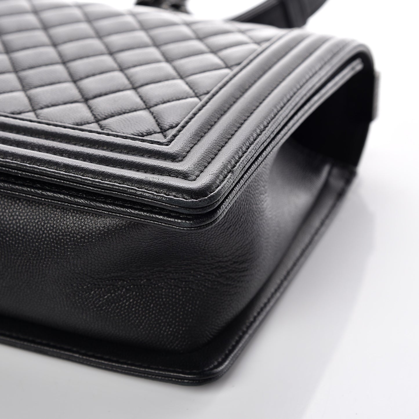 Caviar Quilted New Medium Boy Flap So Black