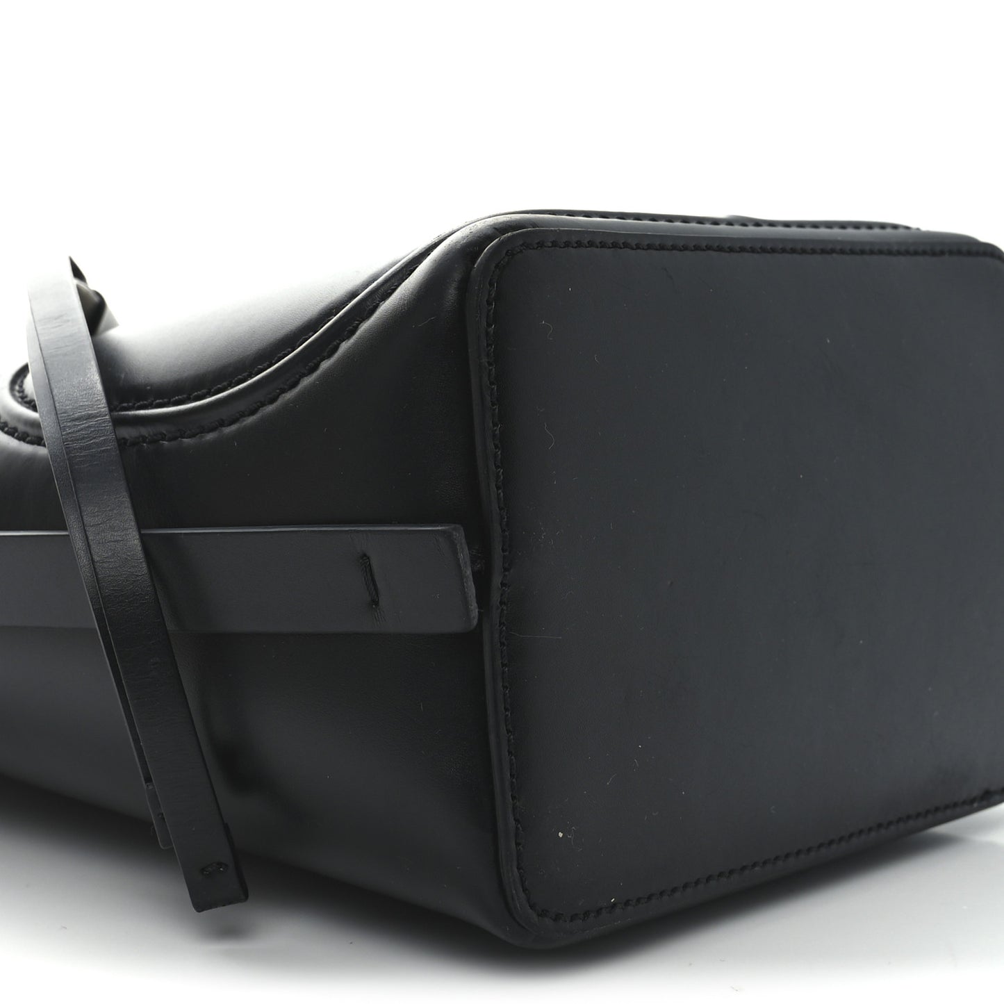 Calfskin Vlogo Walk Bucket Bag Black