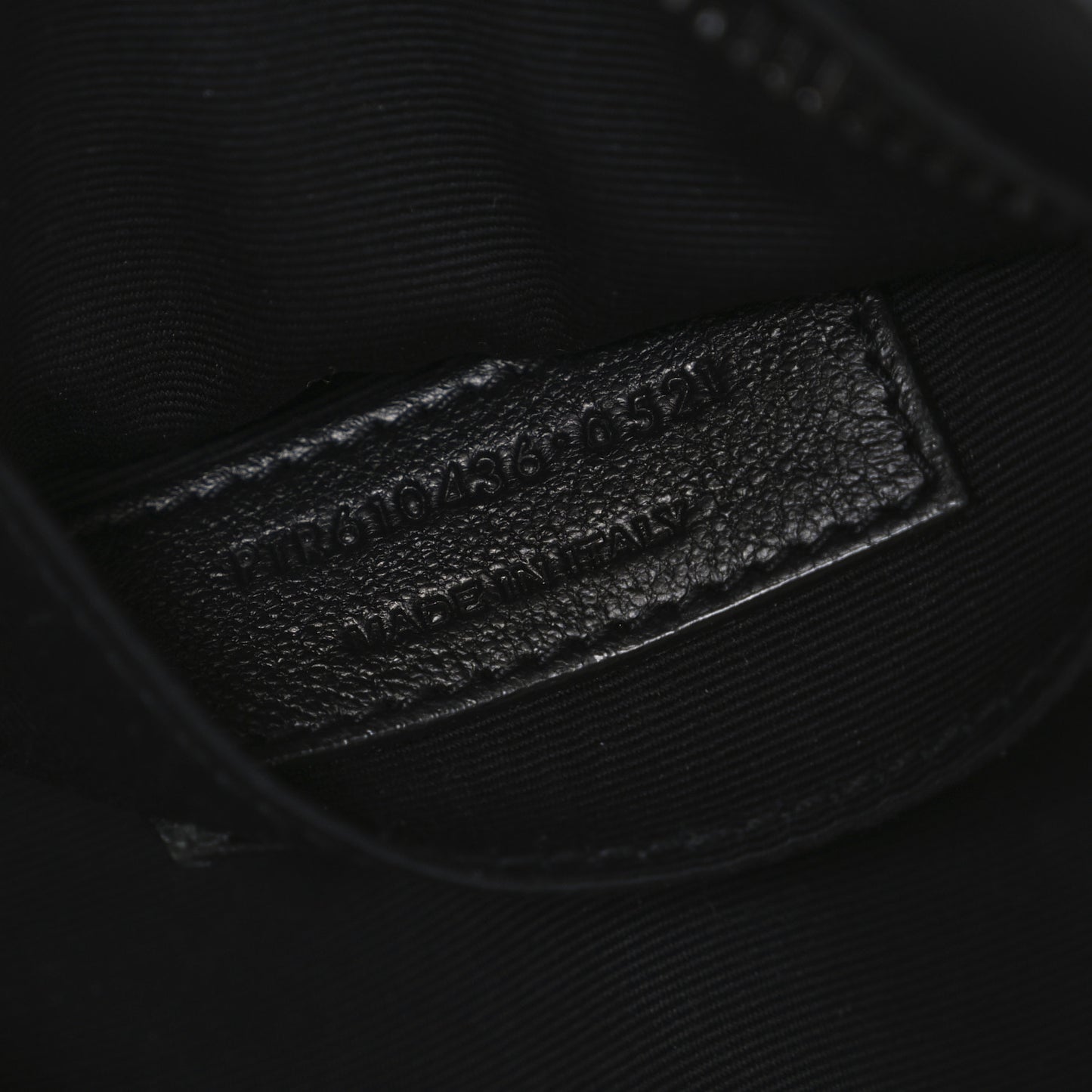 Calfskin Matelasse Chevron Round Vinyle Camera Bag Black
