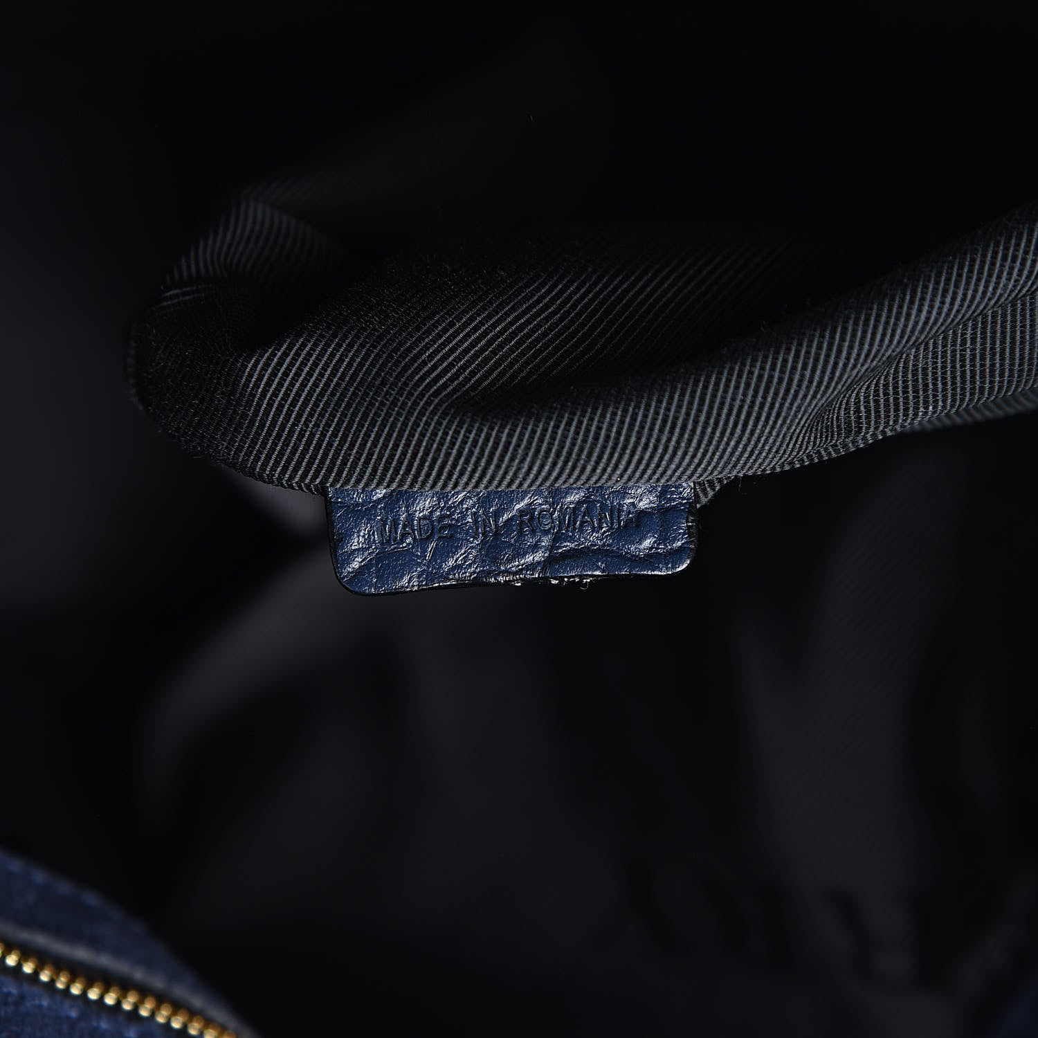 Burberry Signature Grain Large Mildenhall Shoulder Bag Blue Carbon 7 of 15