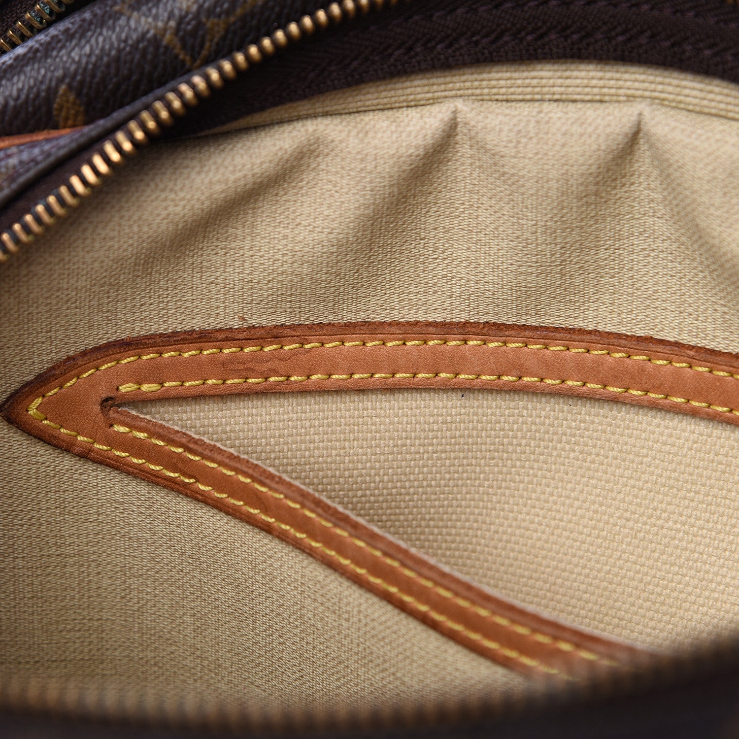 Louis Vuitton Monogram Reporter PM 16 of 22
