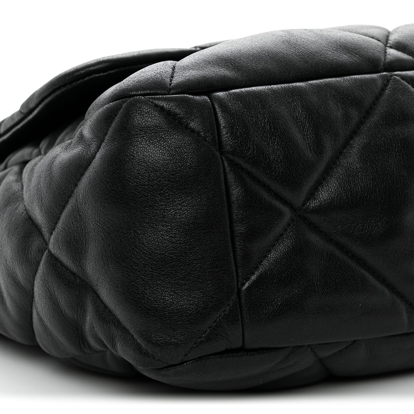 Lambskin Quilted Maxi Chanel 19 Flap Black