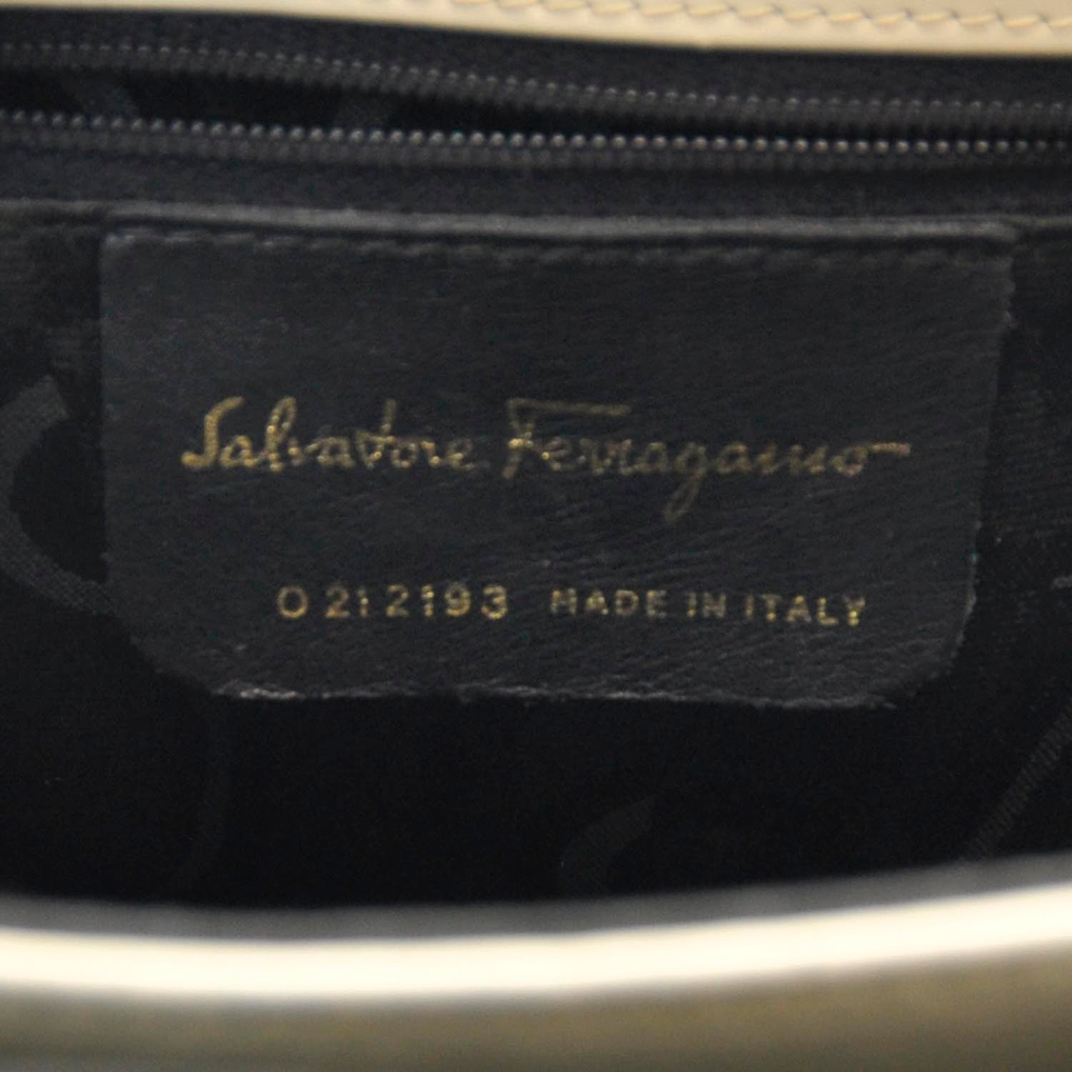 FASHIONPHILE SALVATOREFERRAGAMOLeatherGanciniShoulderBag 8 of 10