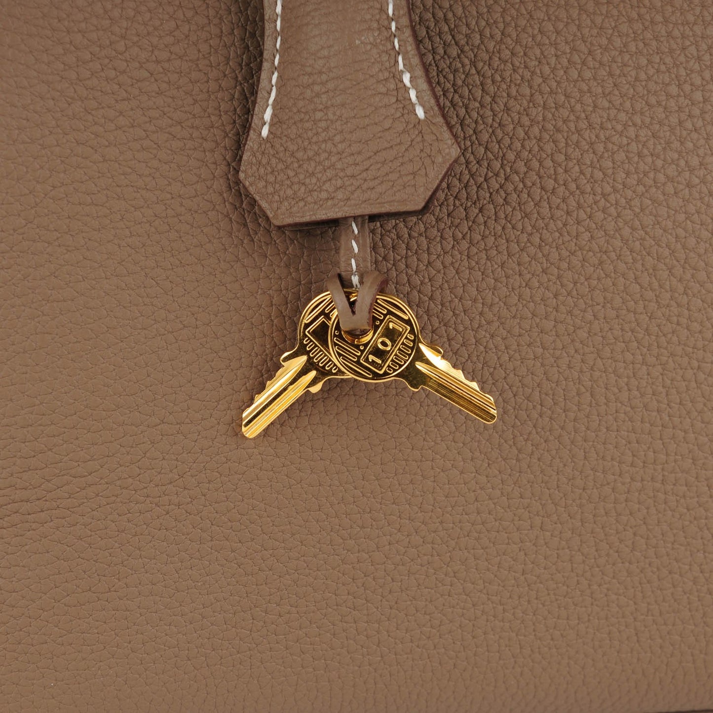 Togo Kelly Retourne 28 Etoupe