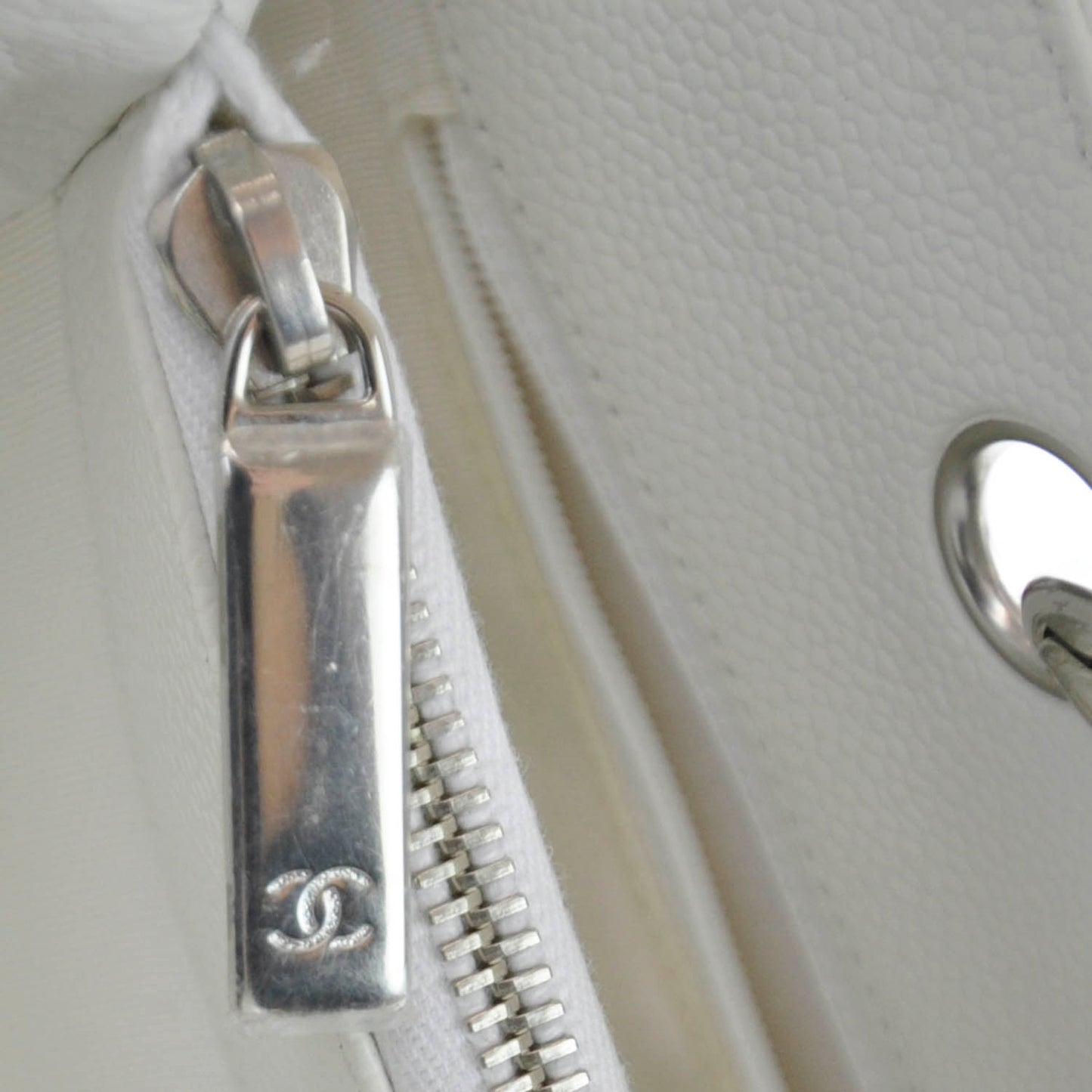 Caviar Grand Shopping Tote GST White