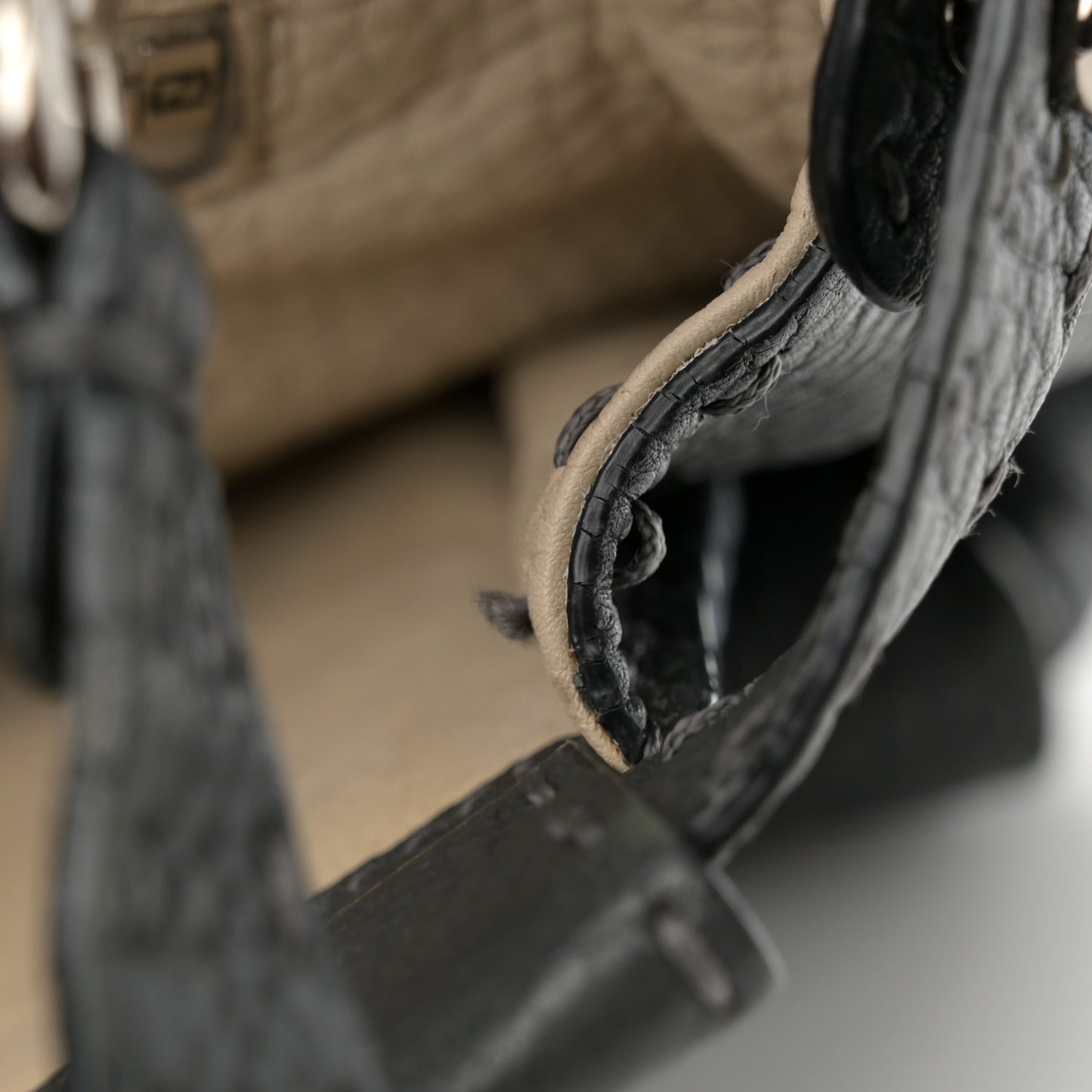 Cuoio Romano Selleria Bi-Color Medium Peekaboo Iconic Satchel Asfalto Latte