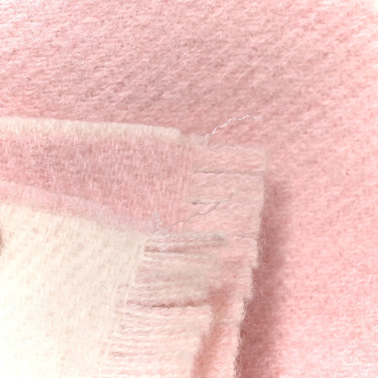 Cashmere CC Fringe Stole Pink White