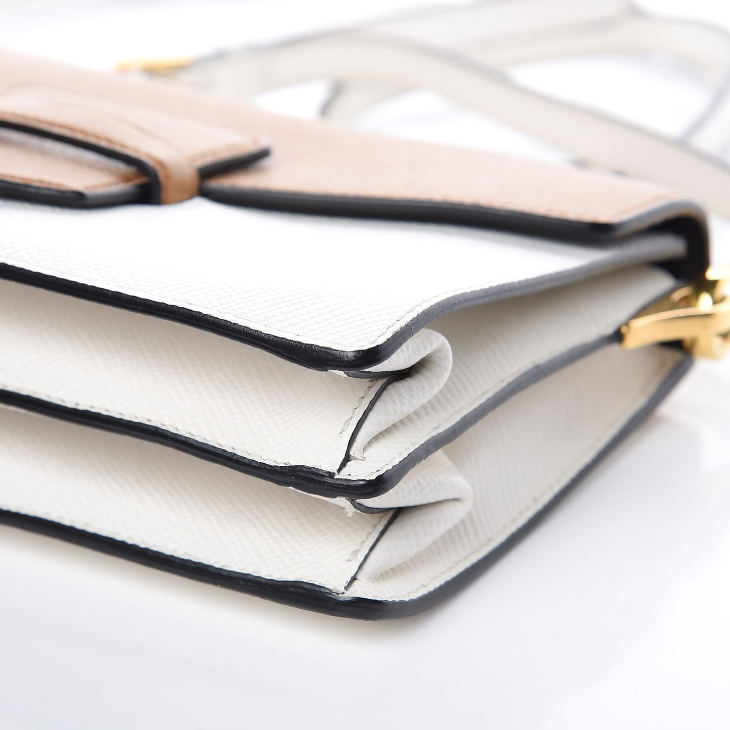 Saffiano Cuir Bi-color Crossbody Wallet Bianco Caramel