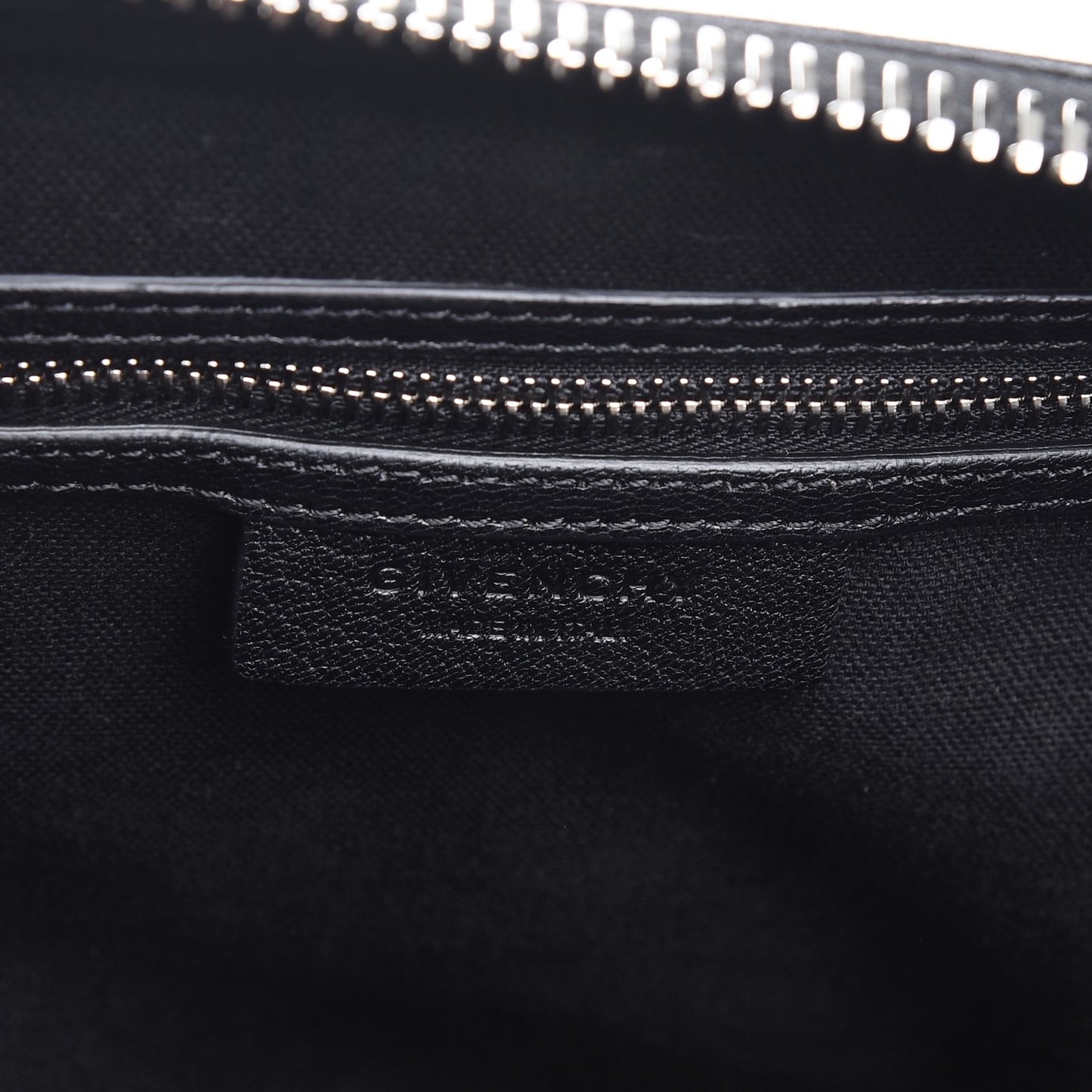 Sugar Goatskin Medium Antigona Black