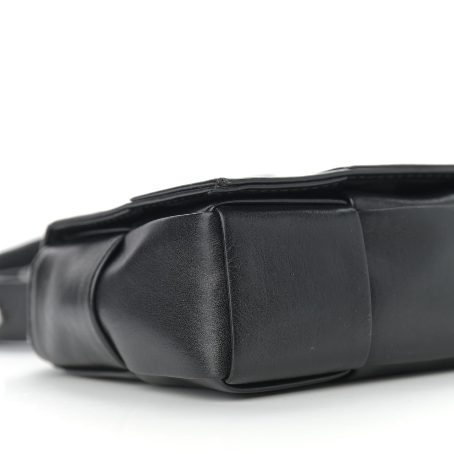 Paper Calfskin Intrecciato Cassette Black