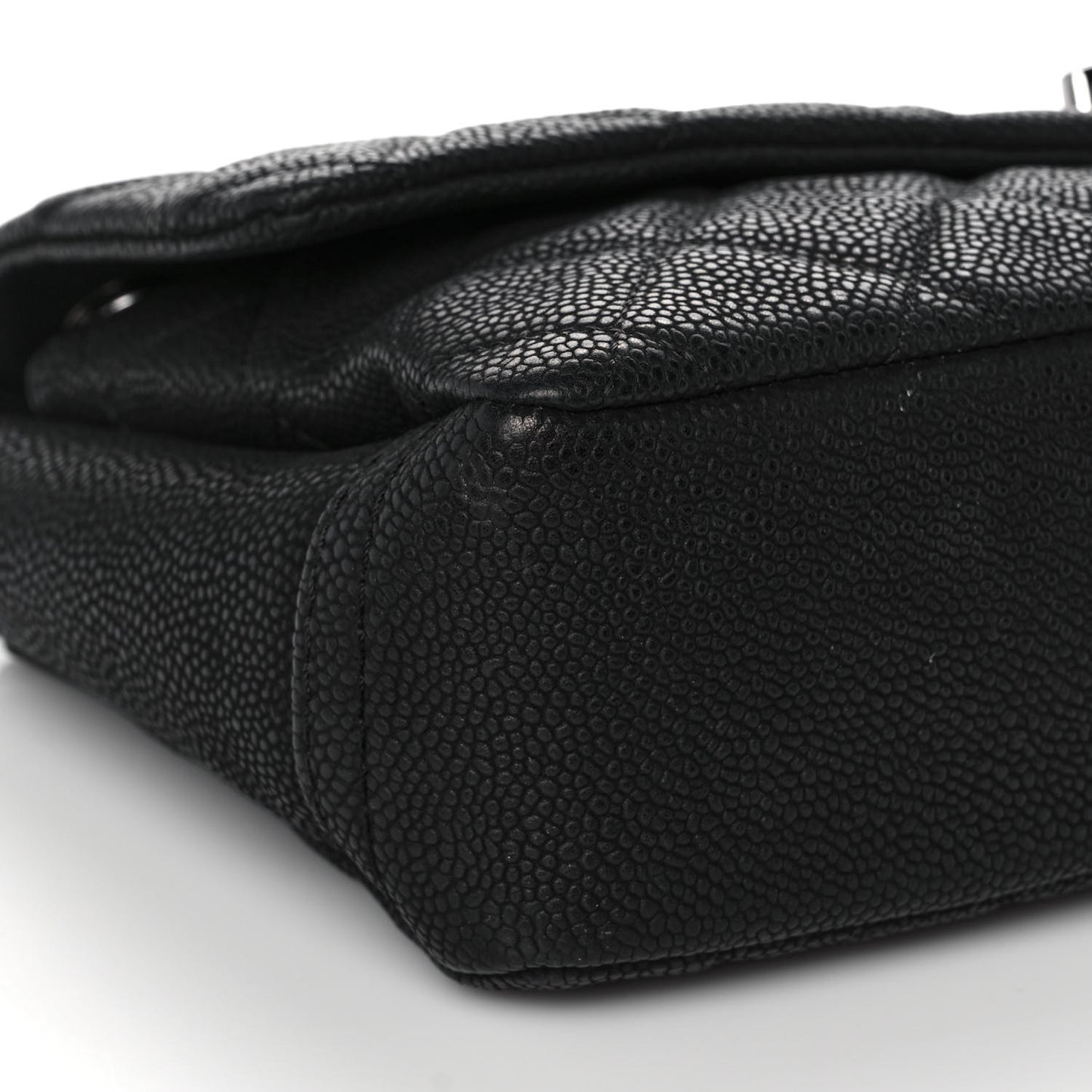 Iridescent Caviar Quilted Medium Lady Pearly Flap Black