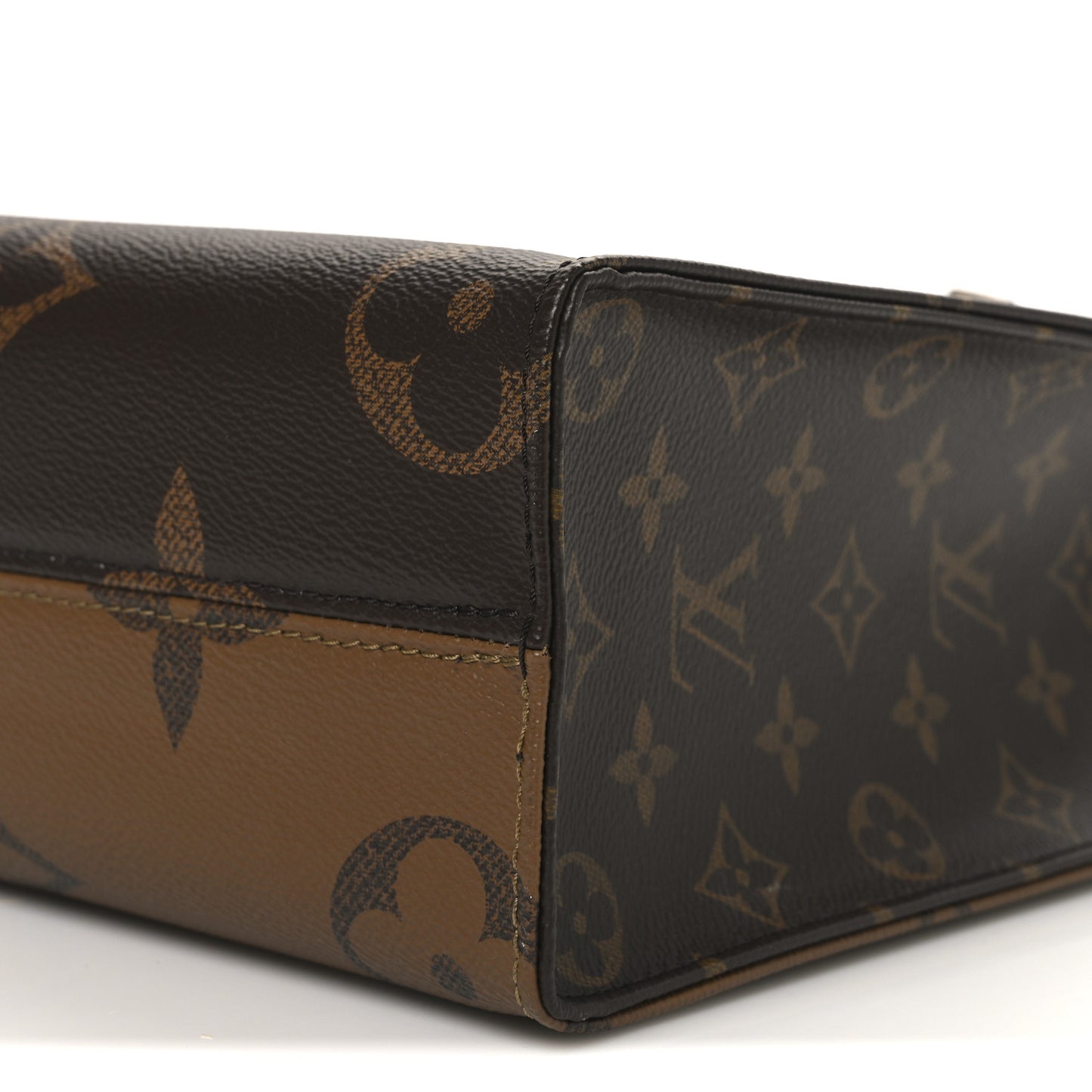 Reverse Monogram Giant Onthego PM
