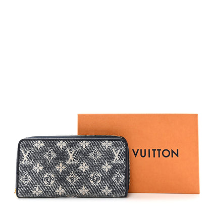 Louis Vuitton Hollographic Monoglam Zippy Wallet Blue 8 of 8