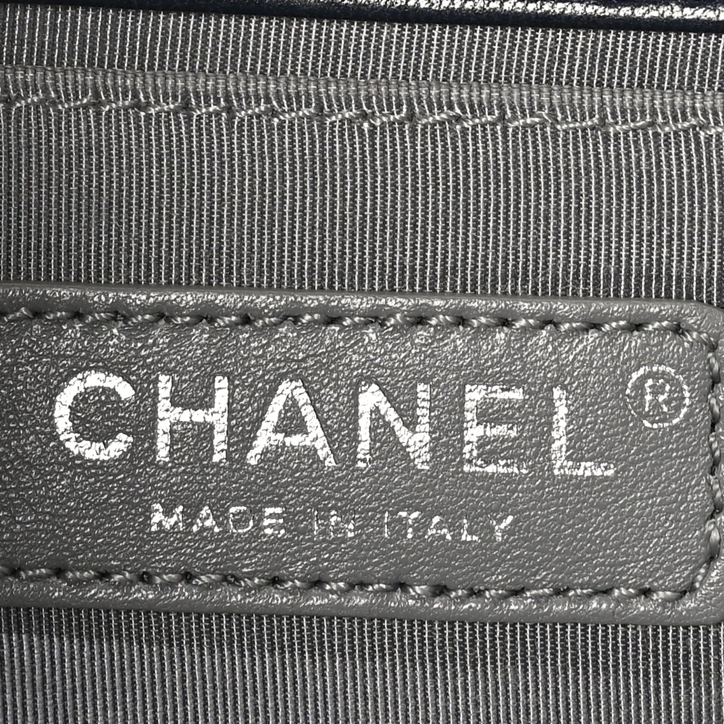 Velvet Quilted Small Boy Flap Marine Fonce