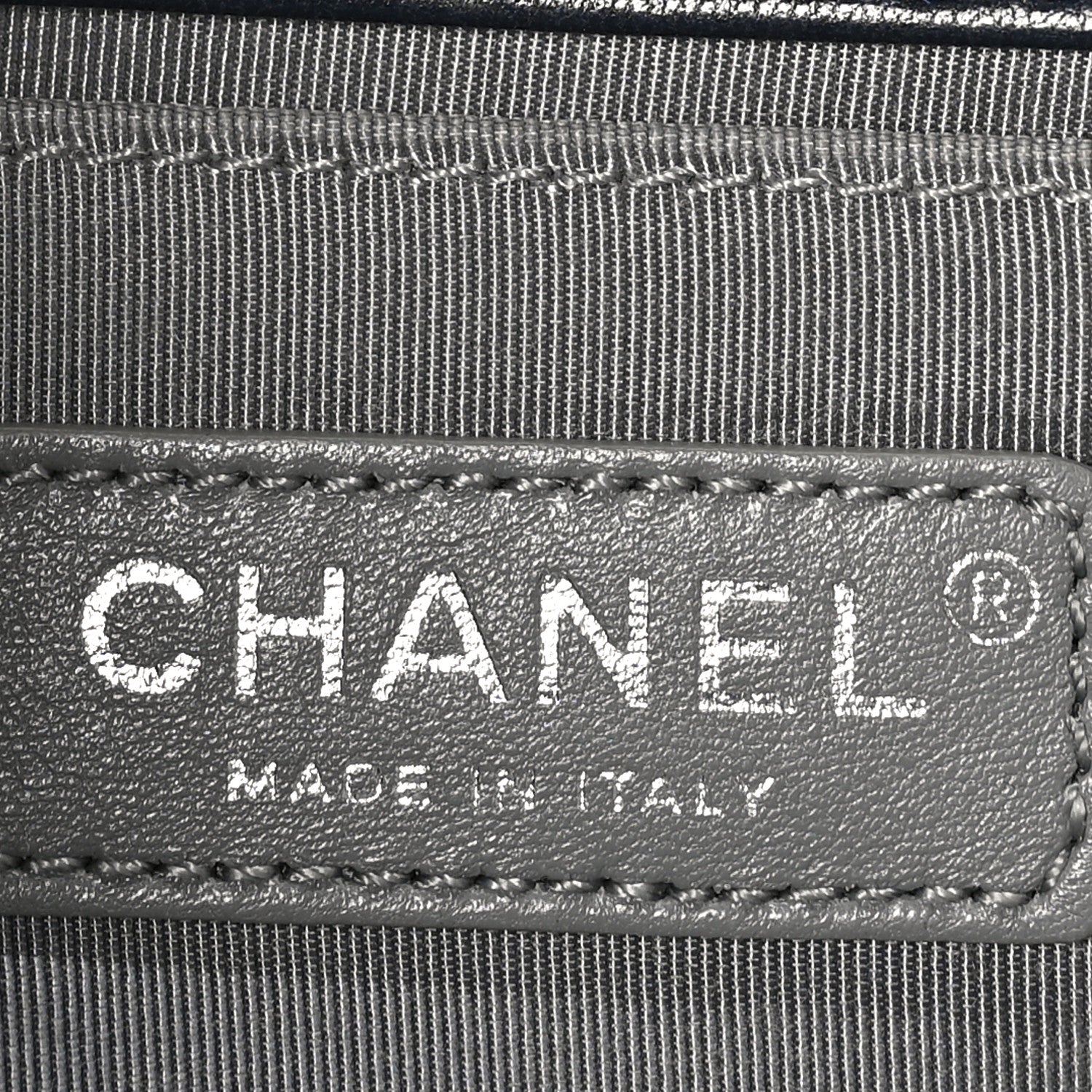 Chanel Velvet Quilted Small Boy Flap Marine Fonce 6 of 10
